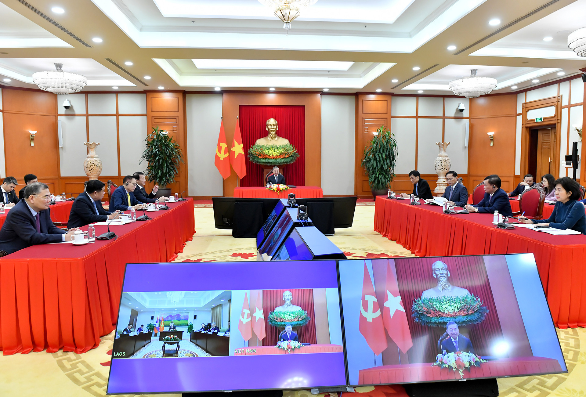 Quang cảnh cuộc điện đàm giữa Tổng Bí thư Tô Lâm với Tổng Bí thư, Chủ tịch nước Lào Thongloun Sisoulith.