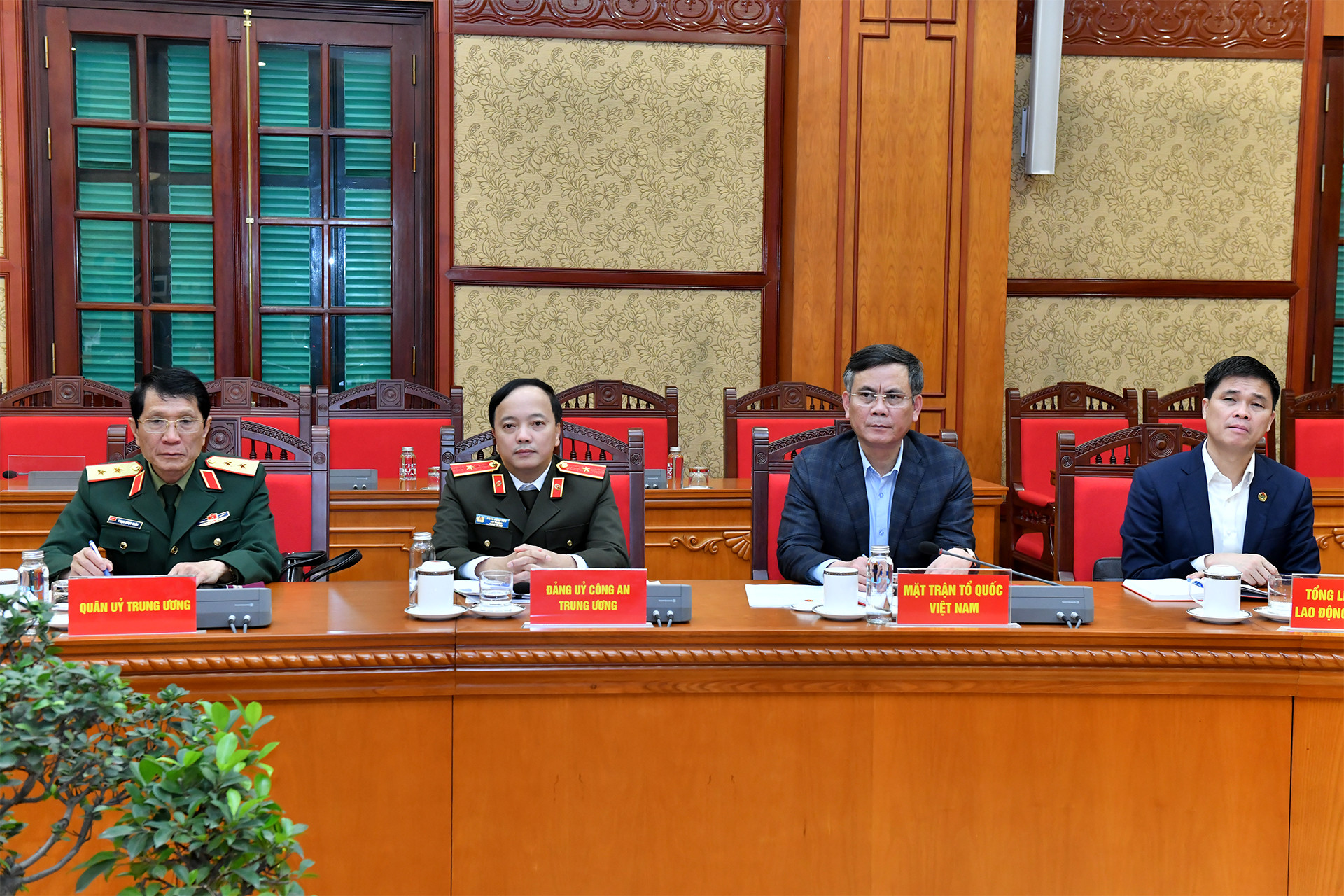 Các đại biểu tham dự giao ban.