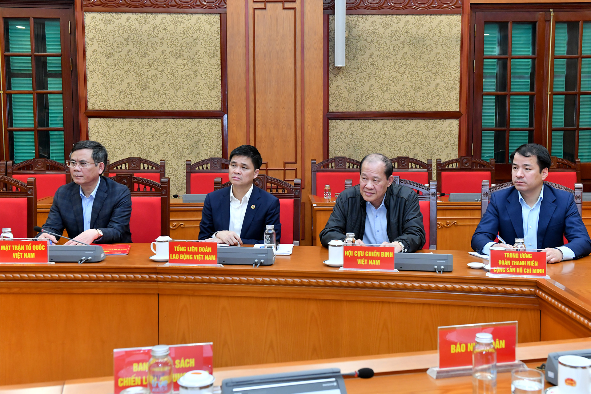 Các đại biểu tham dự giao ban.