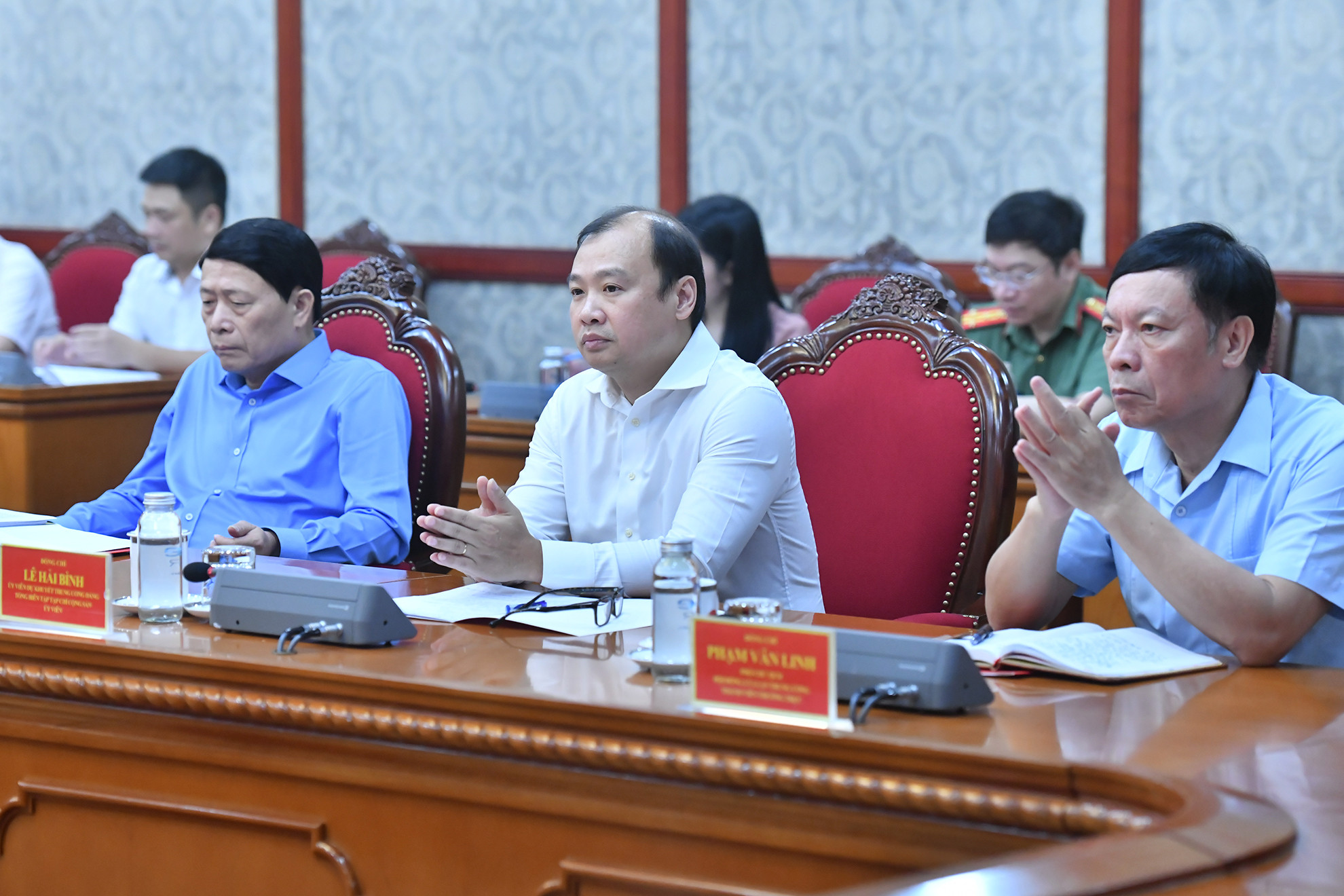 Các đại biểu tham dự phiên họp.