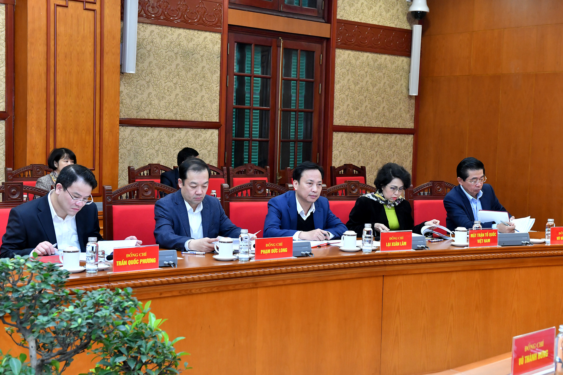 Các đại biểu tham dự phiên họp.