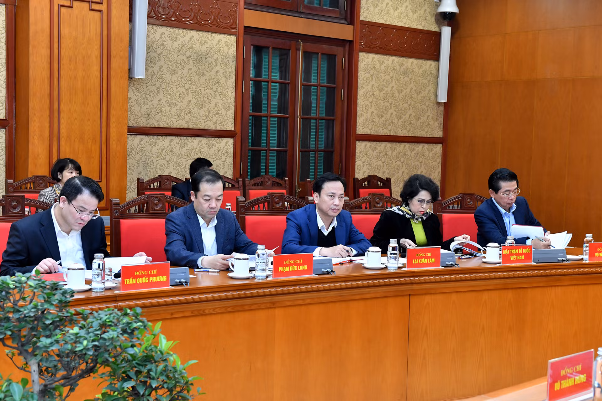 Các đại biểu tham dự phiên họp.