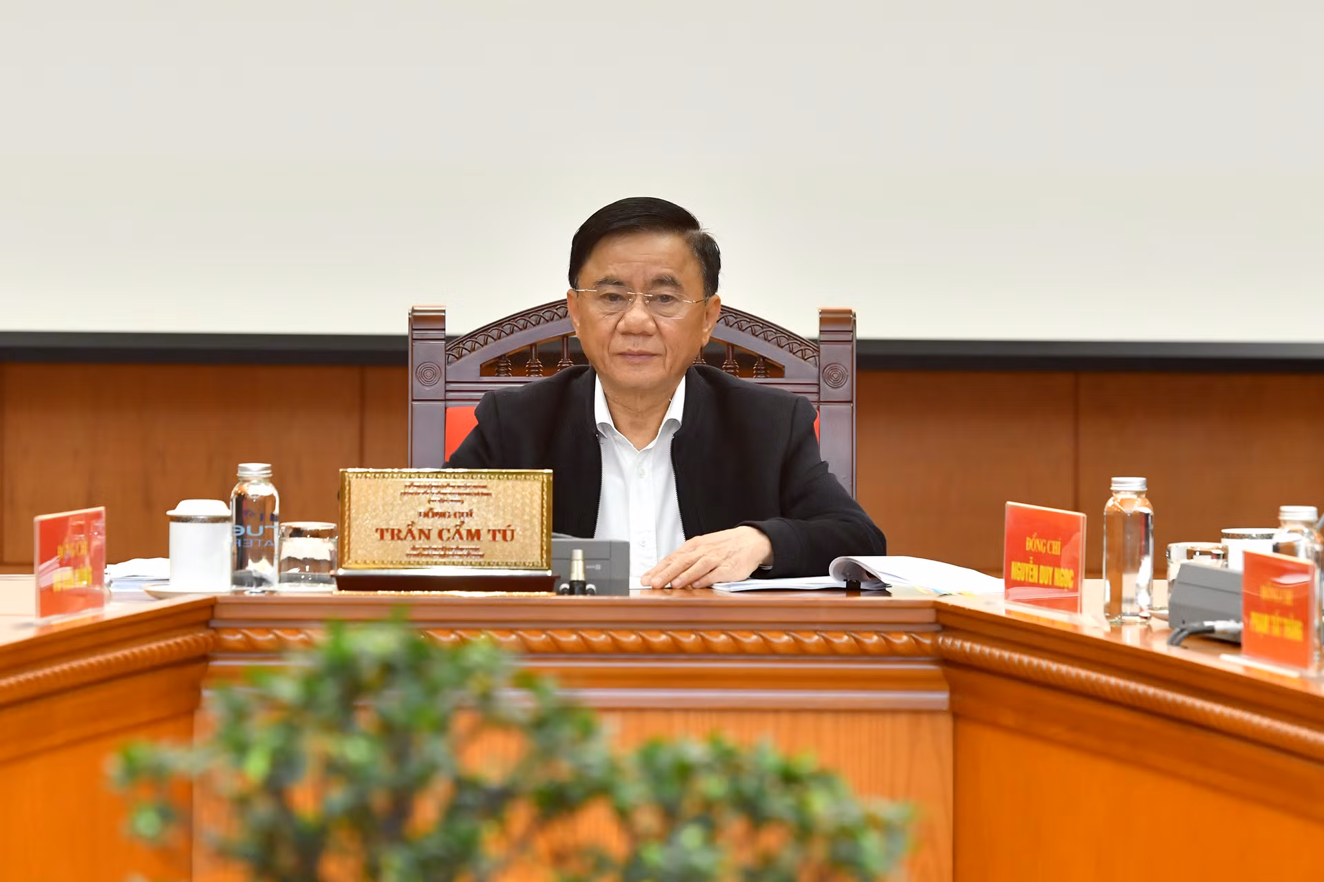 Thường trực Ban Bí thư Trần Cẩm Tú phát biểu tại phiên họp.