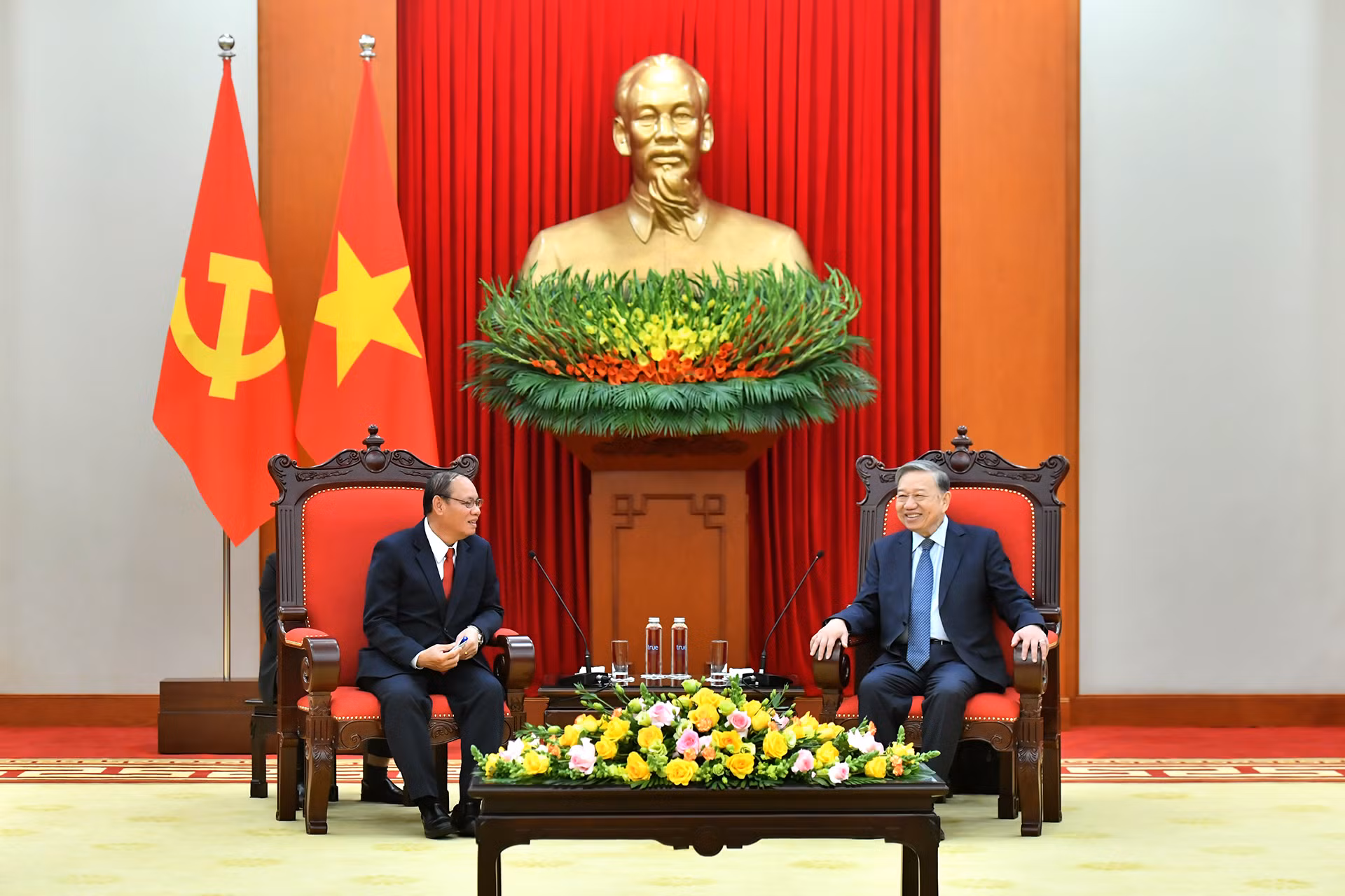 Tổng Bí thư Tô Lâm tiếp đồng chí Đại tướng Vilay Lakhamphong, Ủy viên Bộ Chính trị, Phó Thủ tướng Chính phủ, Bộ trưởng Công an Lào.