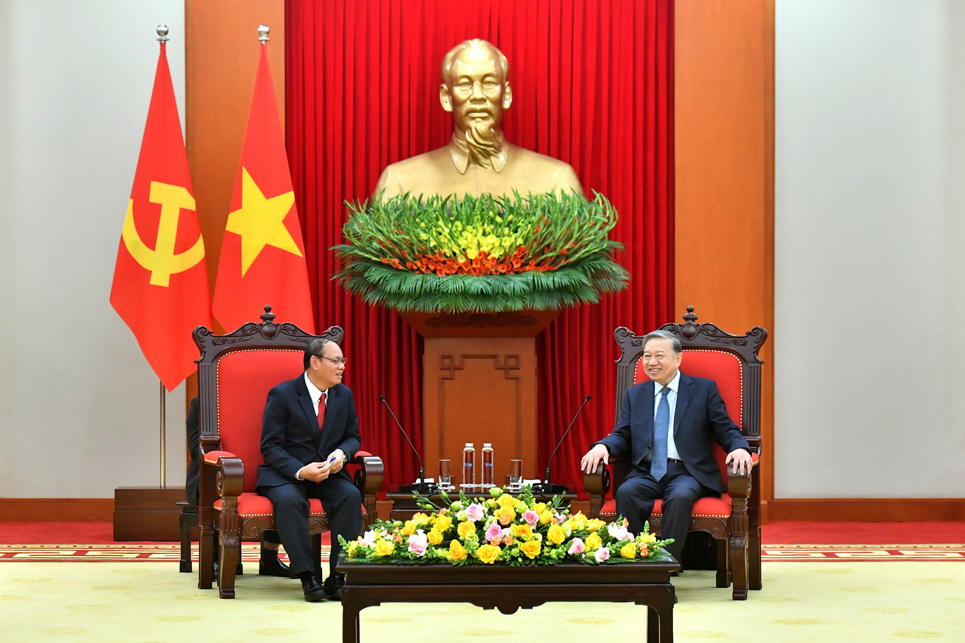 Tổng Bí thư Tô Lâm và Đại tướng Vilay Lakhamphong.