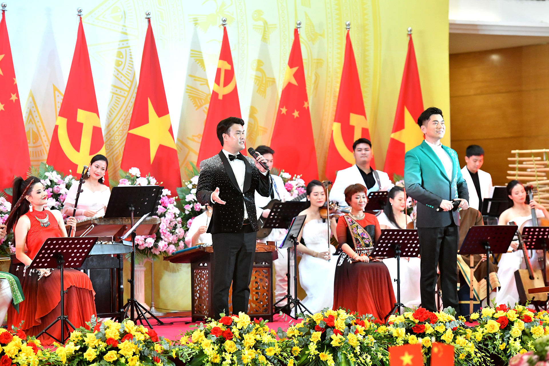 Chương trình biểu diễn nghệ thuật chào mừng.