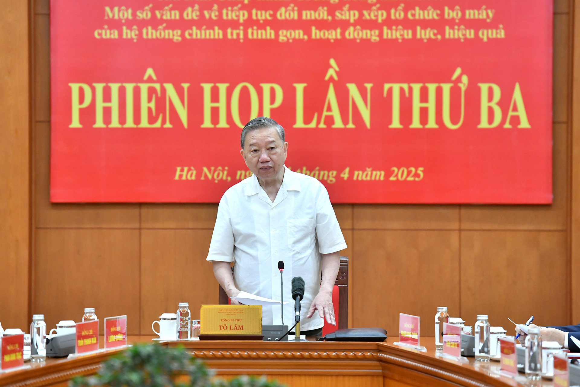 Tổng Bí thư Tô Lâm, Trưởng Ban Chỉ đạo phát biểu kết luận phiên họp. Tổng Bí thư Tô Lâm, Trưởng Ban Chỉ đạo phát biểu kết luận phiên họp.