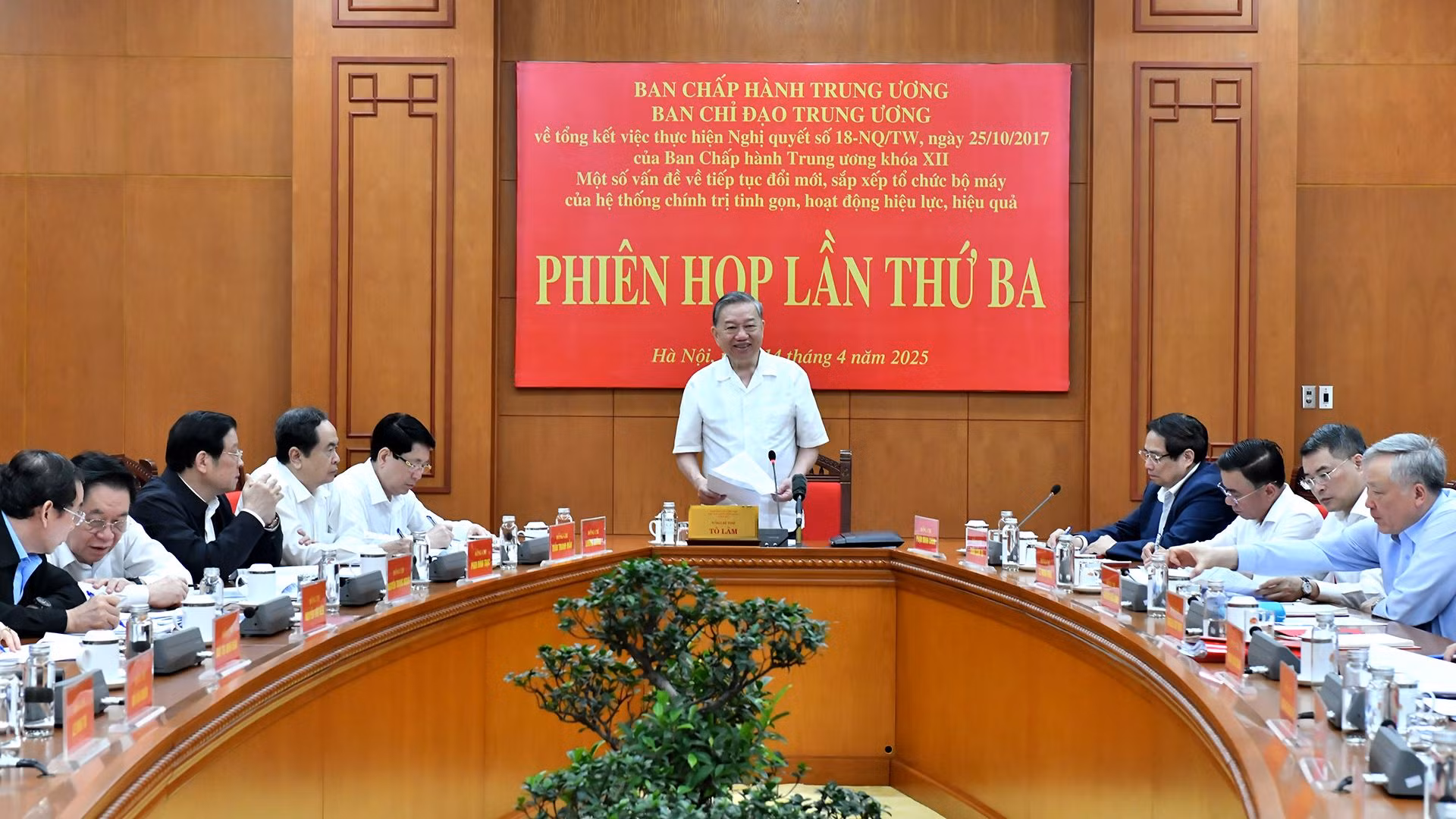 Tổng Bí thư Tô Lâm chủ trì Phiên họp lần thứ ba về tổng kết việc thực hiện Nghị quyết số 18-NQ/TW.