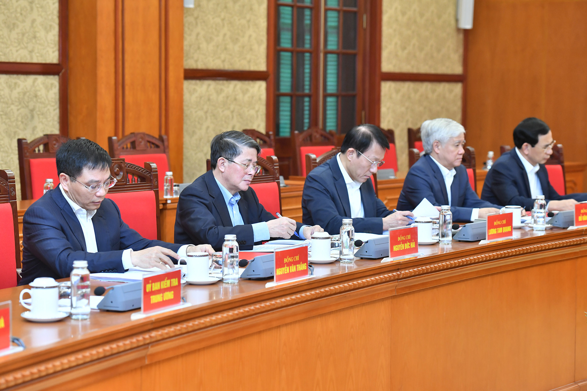 Các đại biểu tham dự phiên họp.