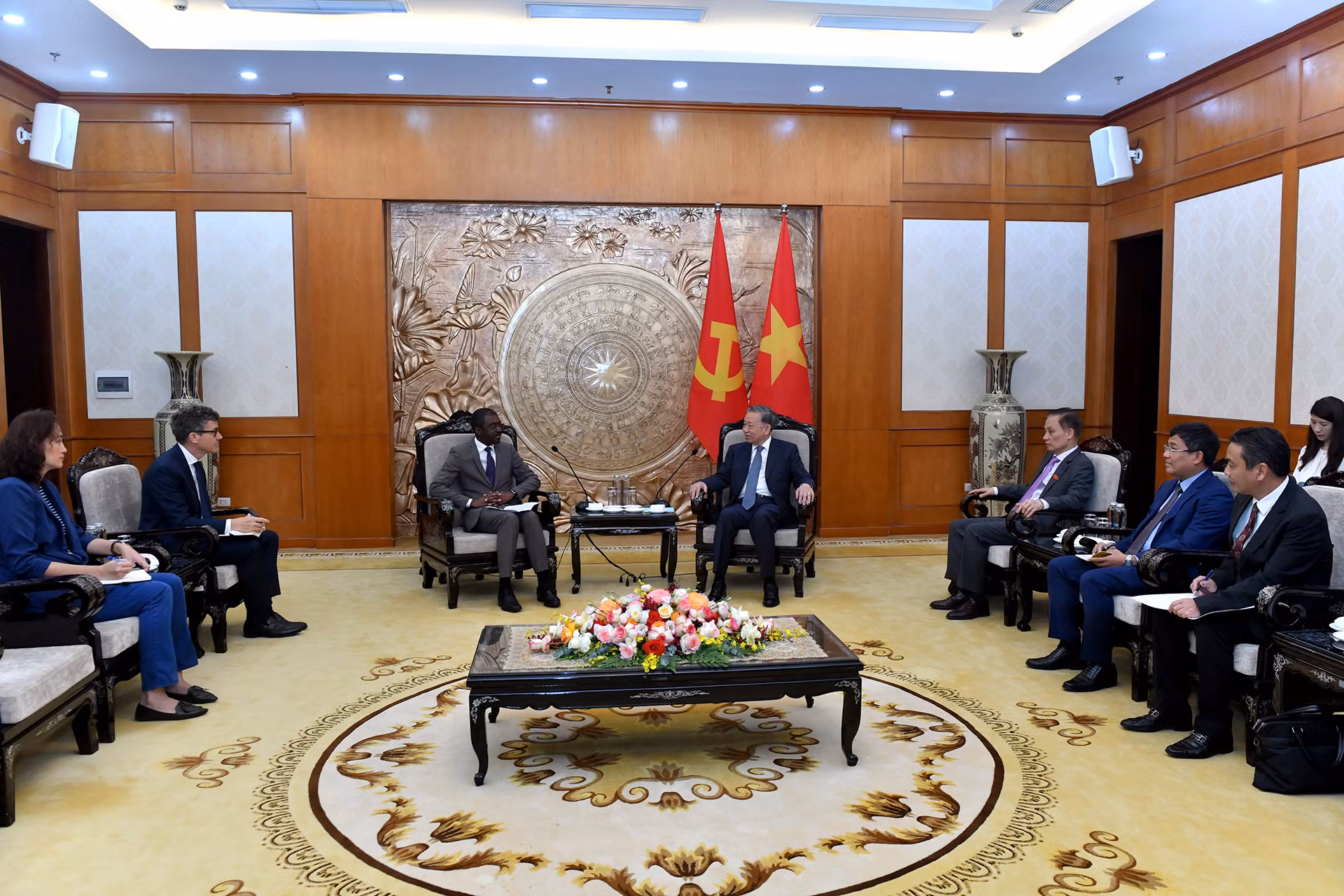 Quang cảnh buổi tiếp. Quang cảnh buổi tiếp.