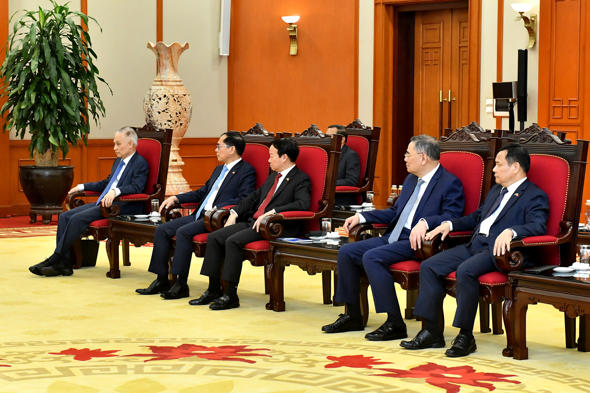 Các đại biểu Việt Nam tham dự buổi tiếp.