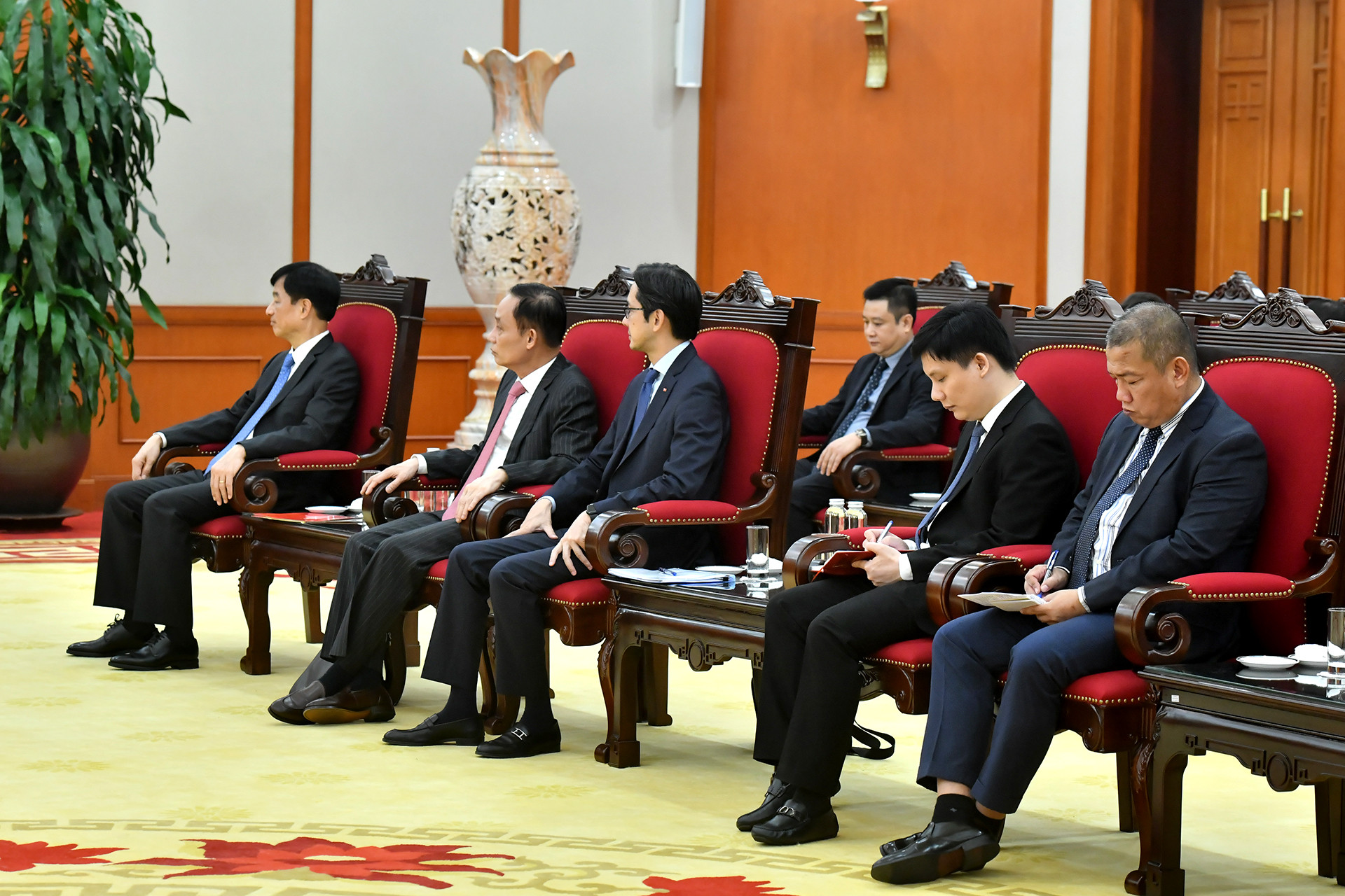 Các đại biểu Việt Nam tham dự buổi tiếp.