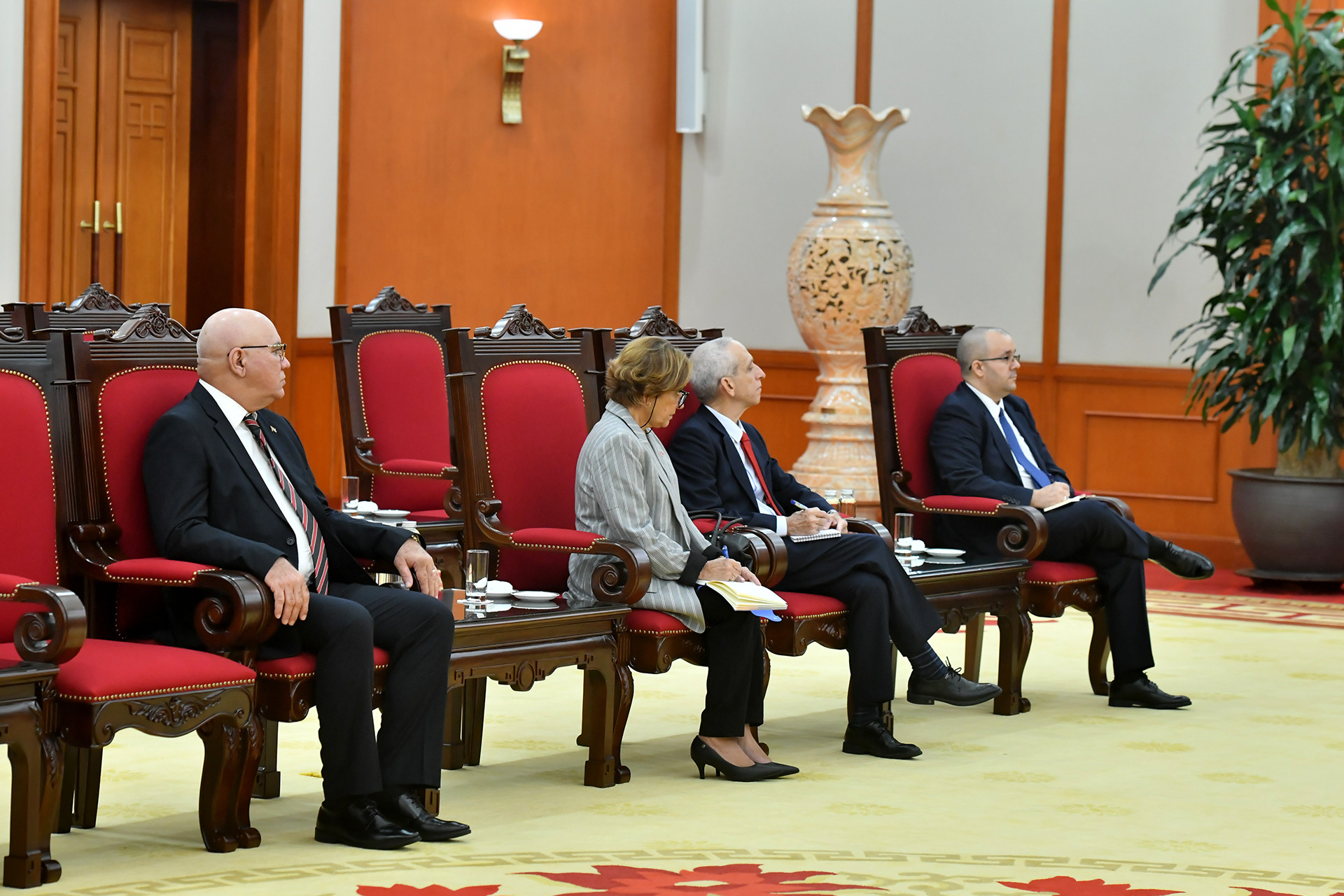 Các đại biểu Cuba tham dự buổi tiếp.