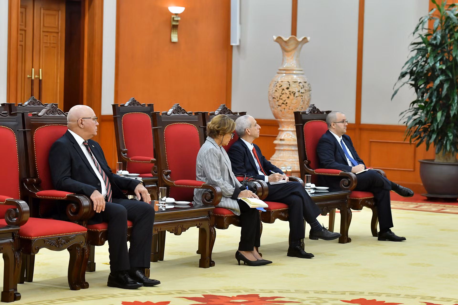 Các đại biểu Cuba tham dự buổi tiếp.