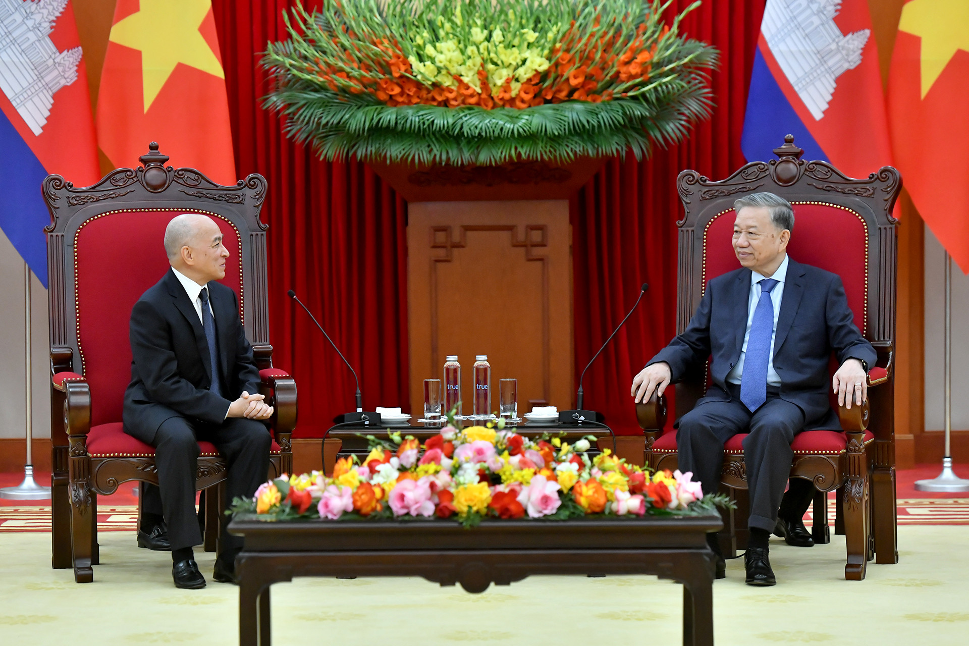 Tổng Bí thư Tô Lâm hội kiến Quốc vương Campuchia Norodom Sihamoni.