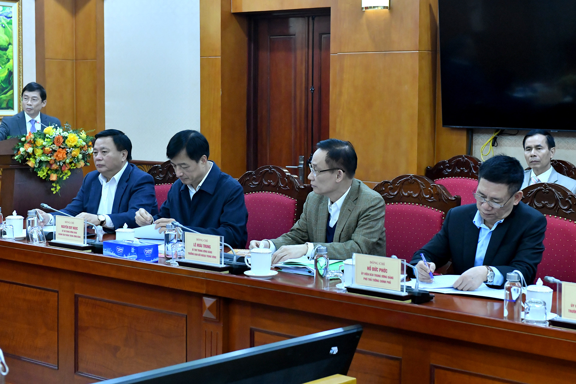 Các đồng chí lãnh đạo Đảng, Nhà nước tham dự buổi làm việc.