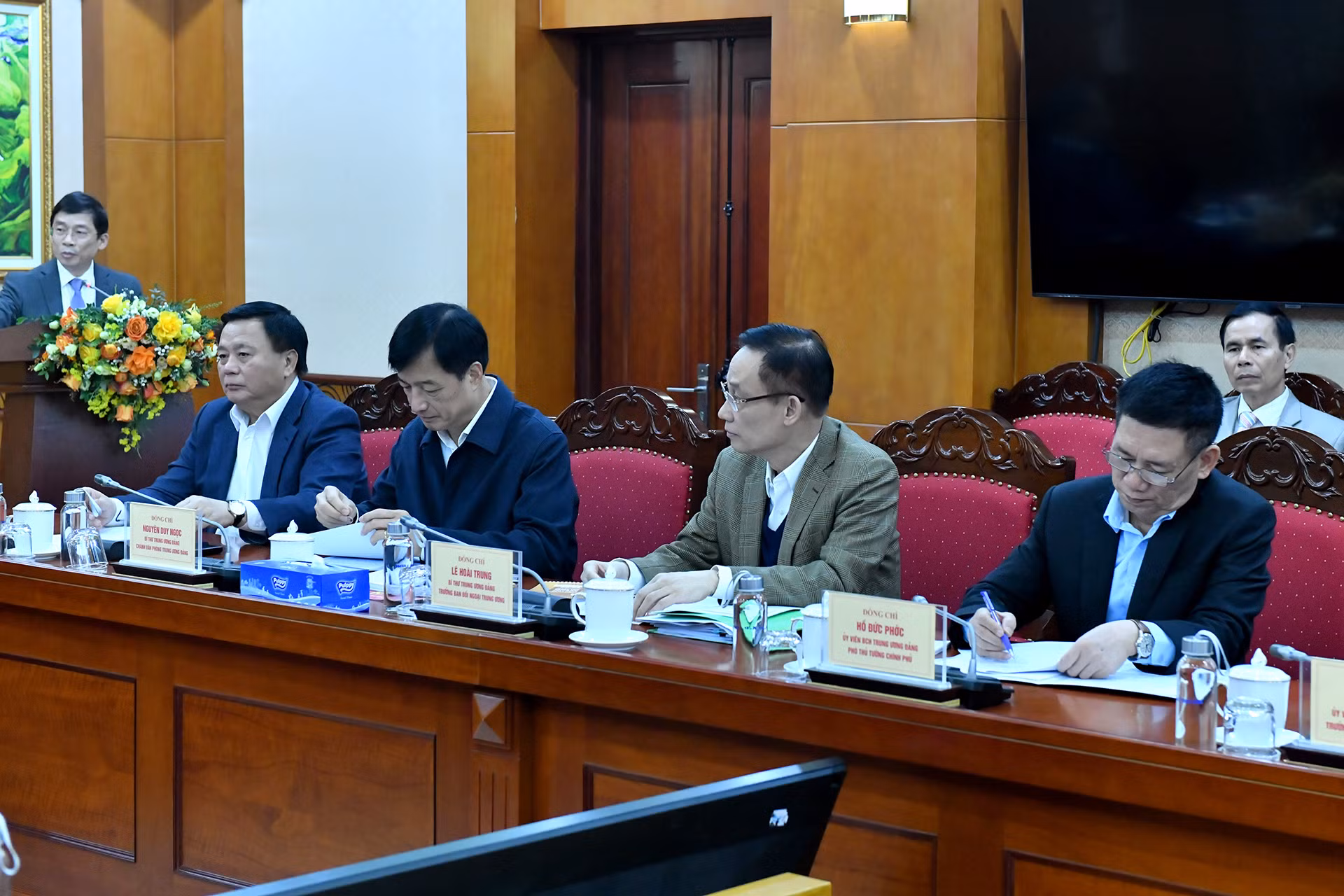 Các đồng chí lãnh đạo Đảng, Nhà nước tham dự buổi làm việc.