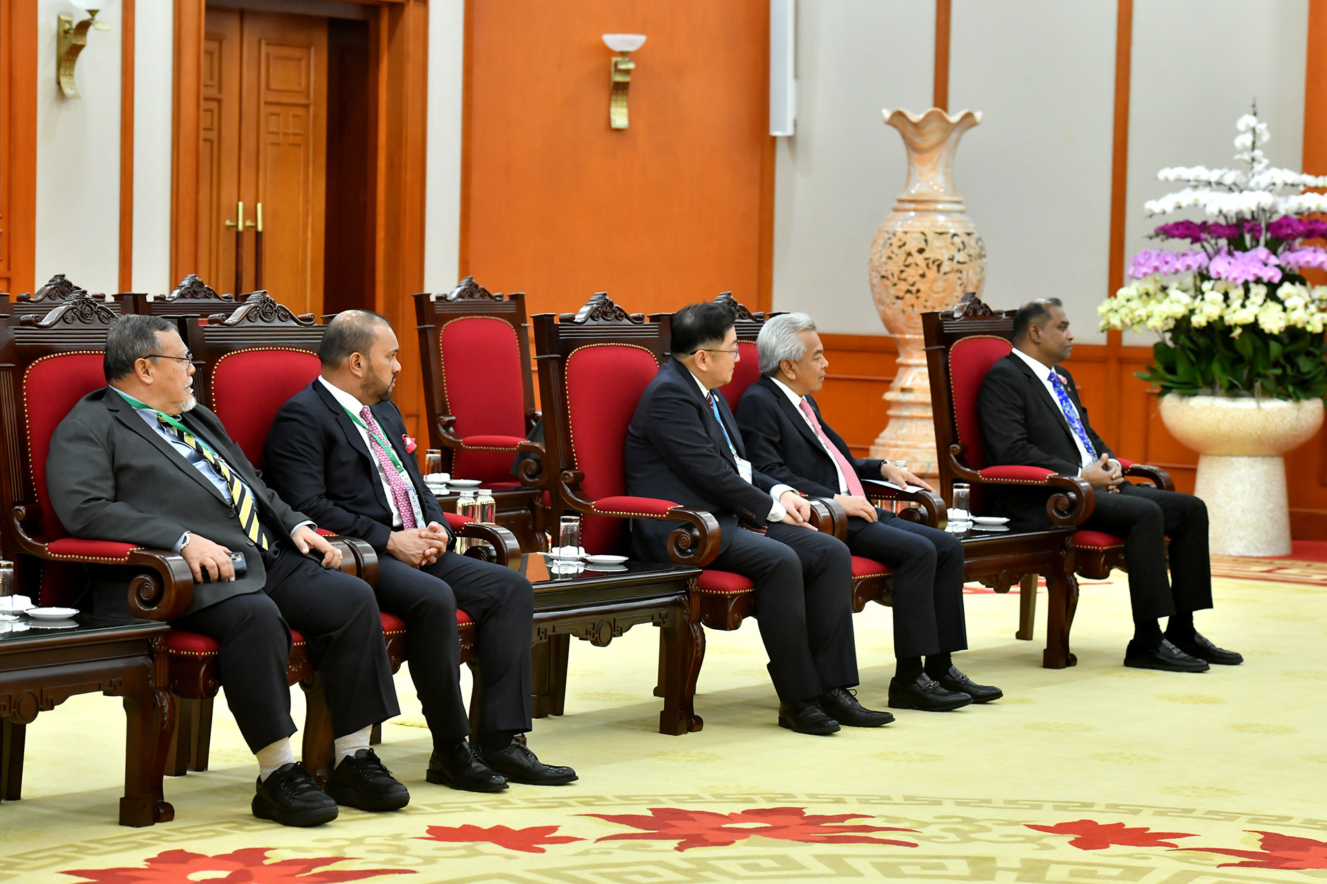 Các đại biểu Malaysia tham dự buổi tiếp. Các đại biểu Malaysia tham dự buổi tiếp.