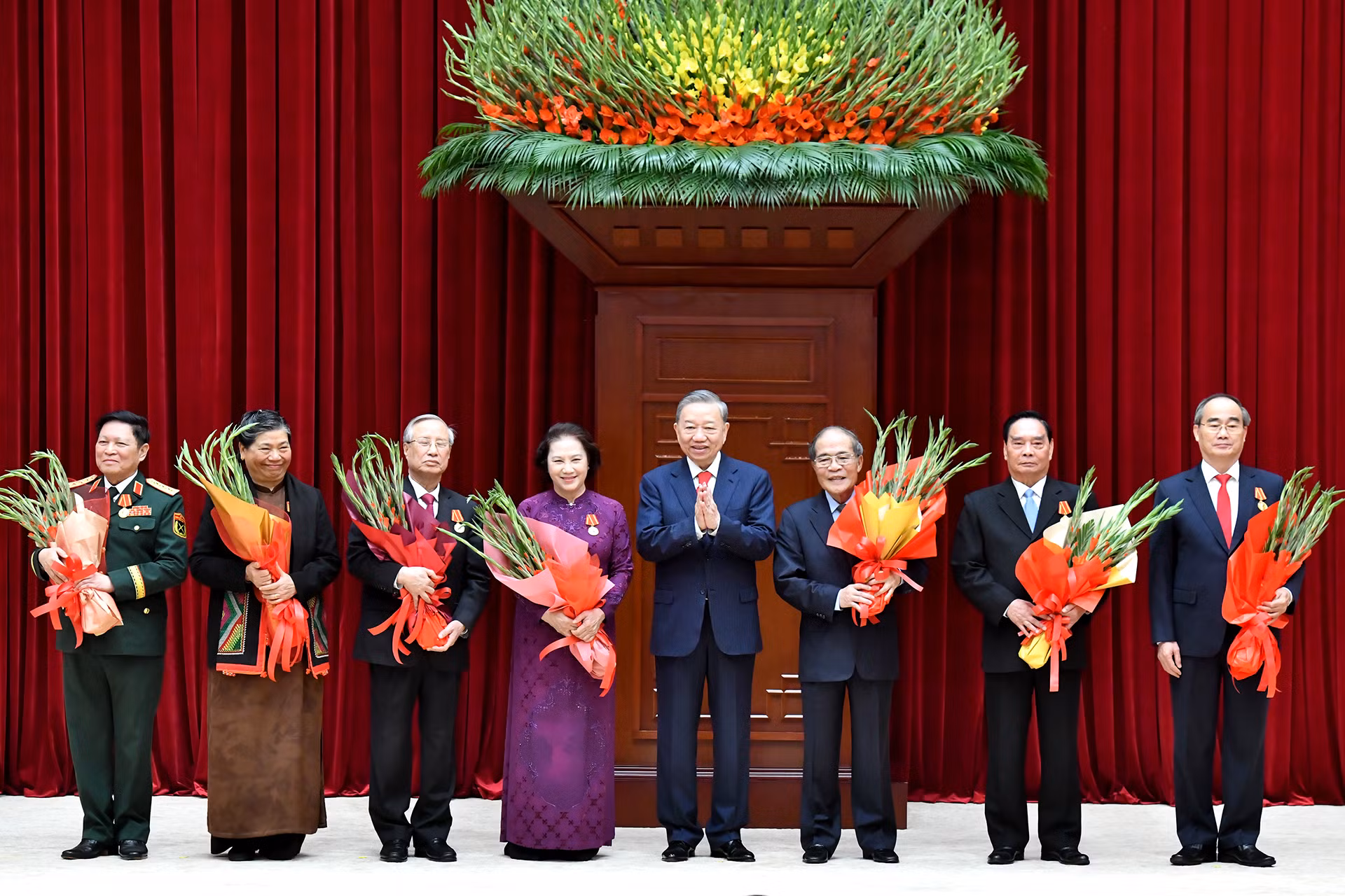 Tổng Bí thư Tô Lâm trao Huân chương Hồ Chí Minh, tặng các đồng chí nguyên lãnh đạo Đảng, Nhà nước.