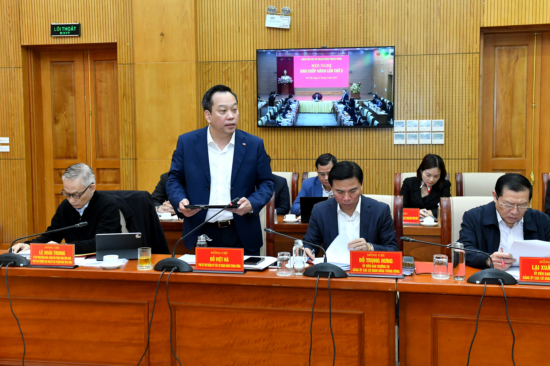 Đồng chí Đỗ Việt Hà, Phó Bí thư Đảng ủy các cơ quan Đảng Trung ương phát biểu tại hội nghị.