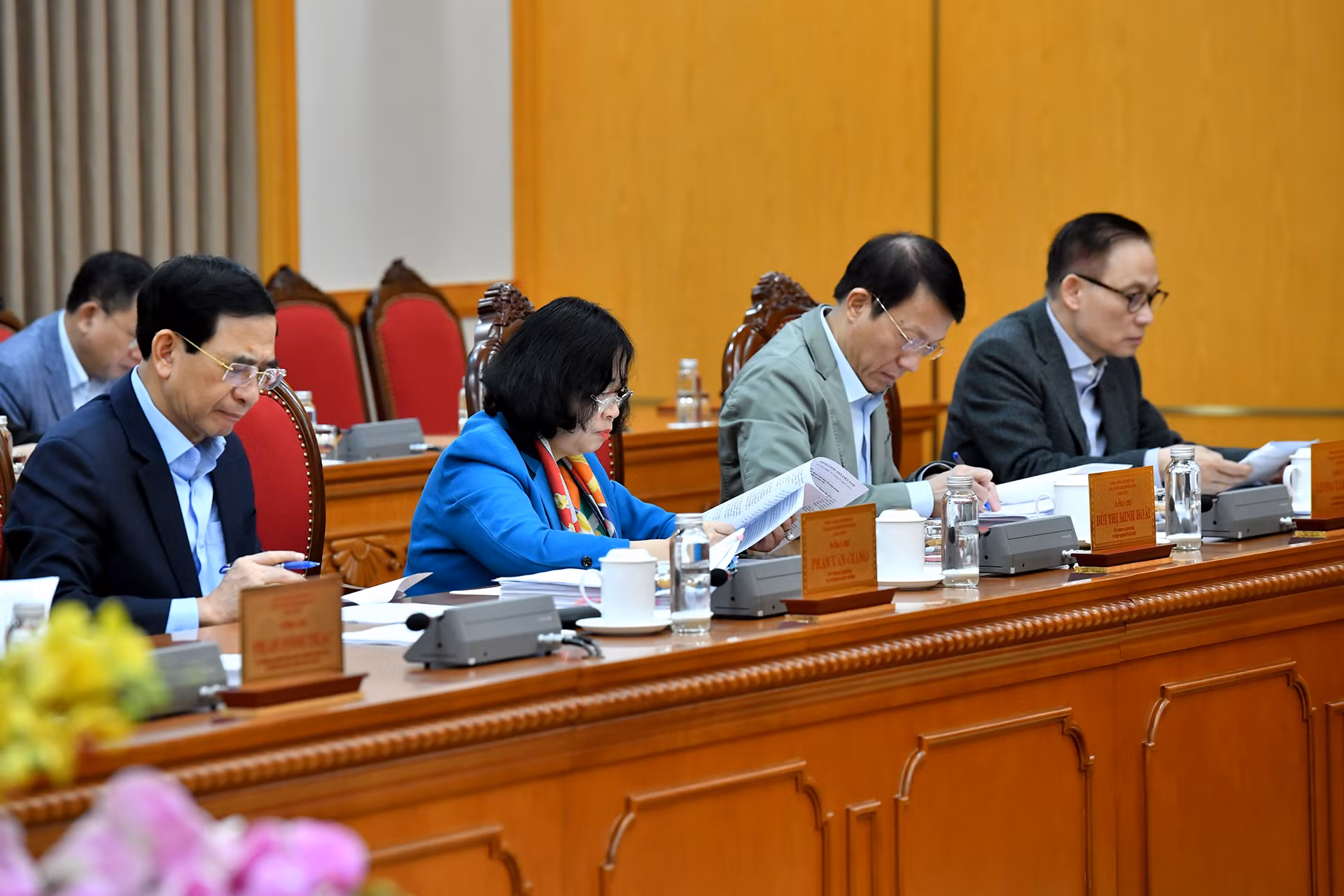 Các thành viên Ban Chỉ đạo tham dự phiên họp. Các thành viên Ban Chỉ đạo tham dự phiên họp.