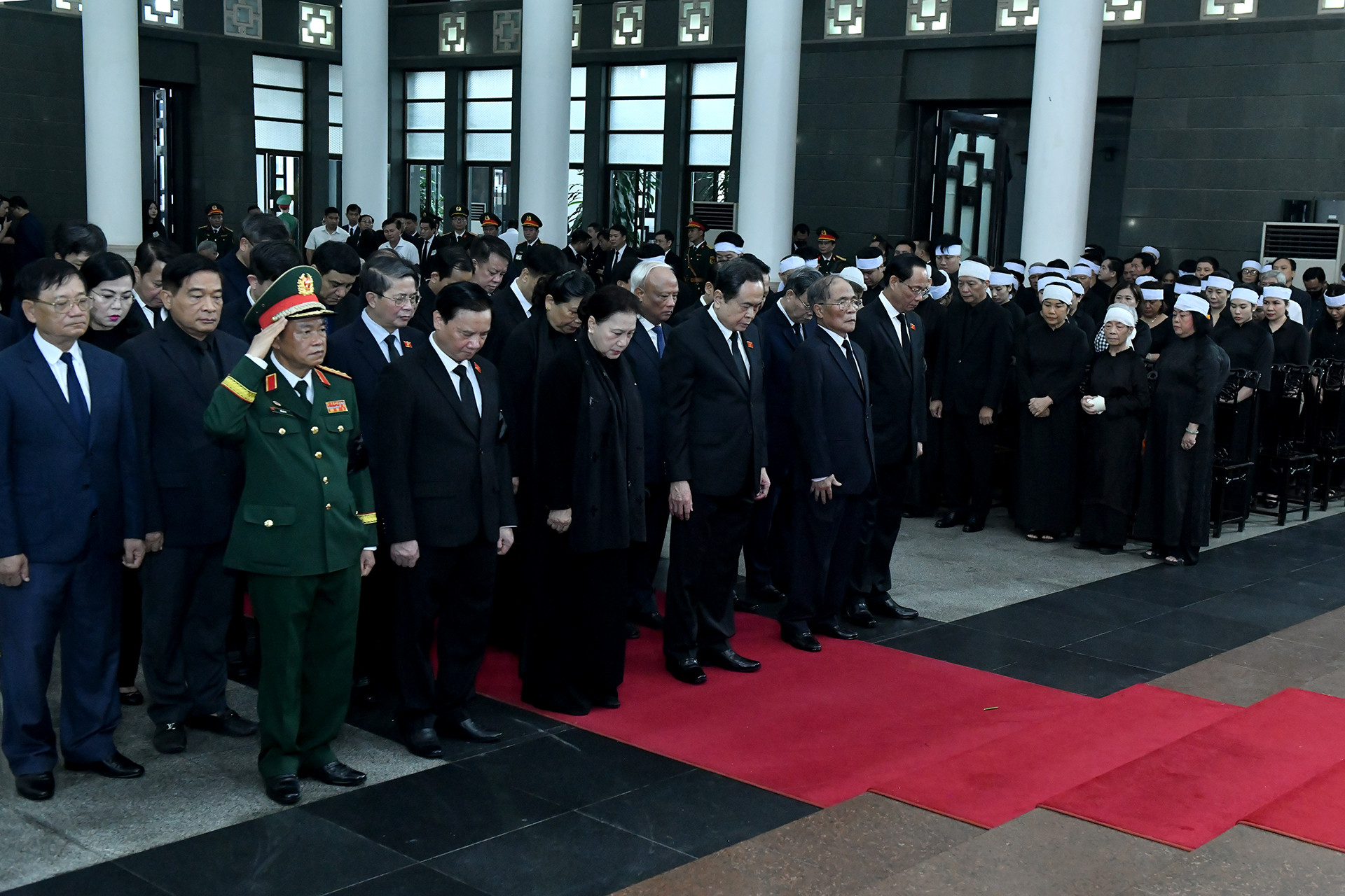 Đoàn Quốc hội do đồng chí Trần Thanh Mẫn, Ủy viên Bộ Chính trị, Chủ tịch Quốc hội làm Trưởng đoàn viếng đồng chí Trần Đức Lương.