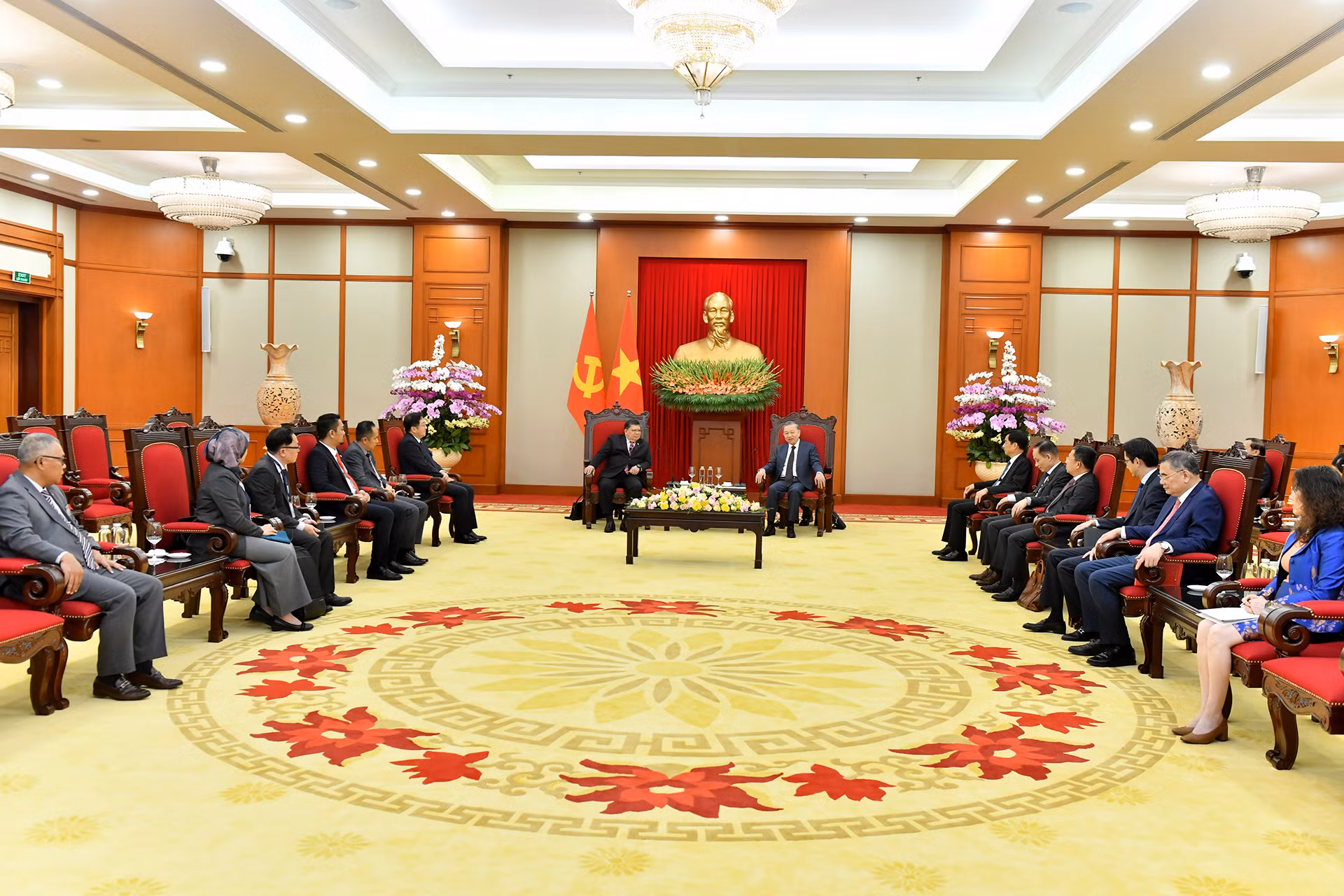 Quang cảnh buổi tiếp Chủ tịch Hạ viện Malaysia Tan Sri Dato’ Johari Bin Abdul tại Trụ sở Trung ương Đảng.