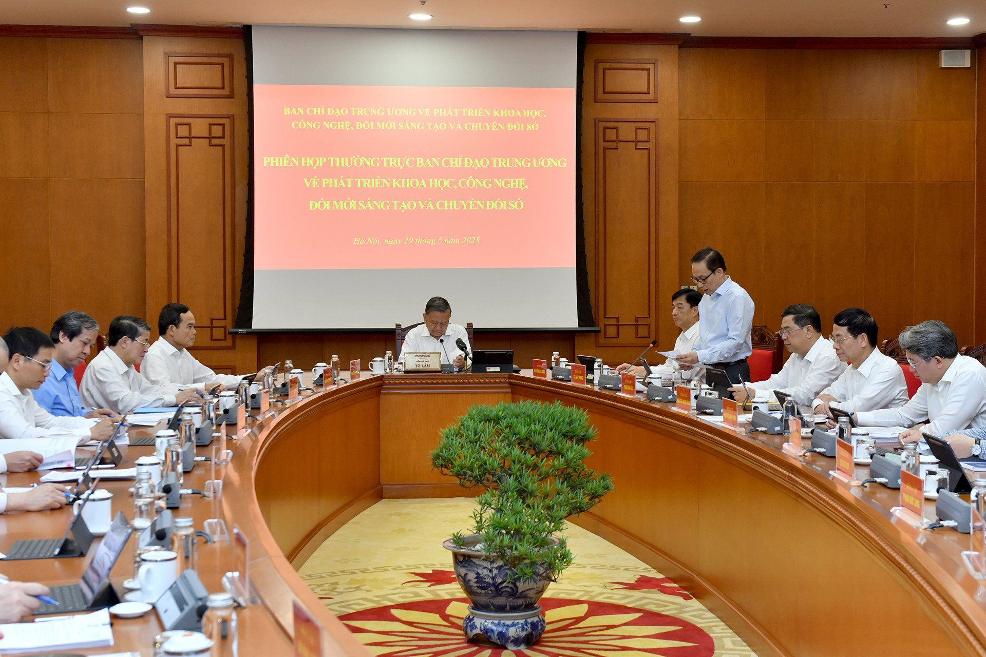 Quang cảnh Phiên họp Thường trực Ban Chỉ đạo Trung ương về phát triển khoa học, công nghệ, đổi mới sáng tạo và chuyển đổi số.