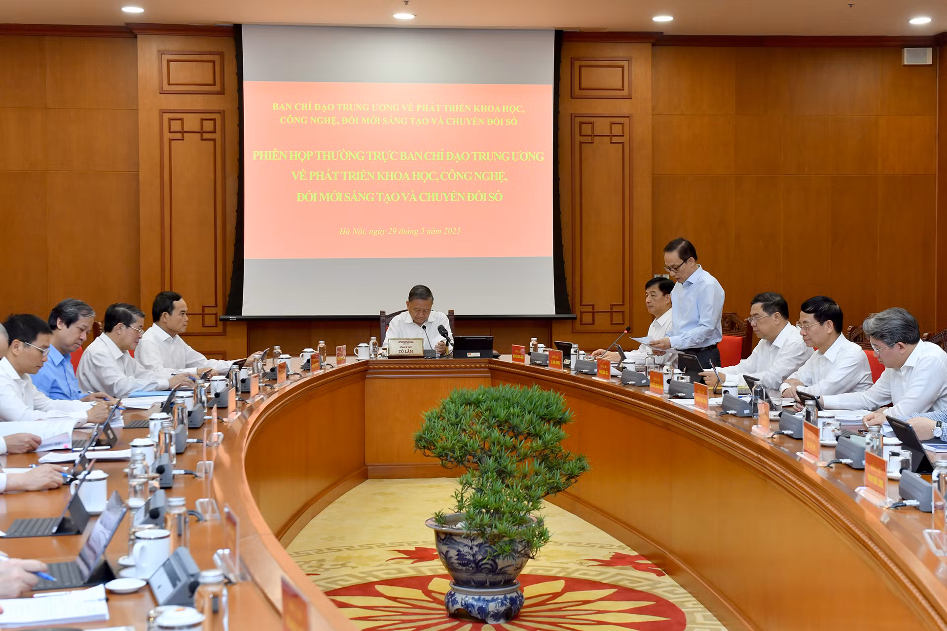 Quang cảnh Phiên họp Thường trực Ban Chỉ đạo Trung ương về phát triển khoa học, công nghệ, đổi mới sáng tạo và chuyển đổi số.