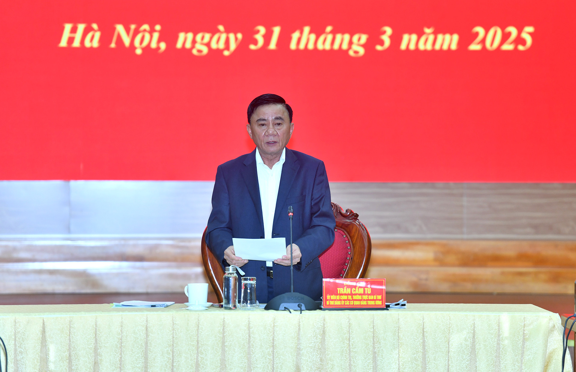 Đồng chí Trần Cẩm Tú, Ủy viên Bộ Chính trị, Thường trực Ban Bí thư, Bí thư Đảng ủy các cơ quan Đảng Trung ương phát biểu tại hội nghị.