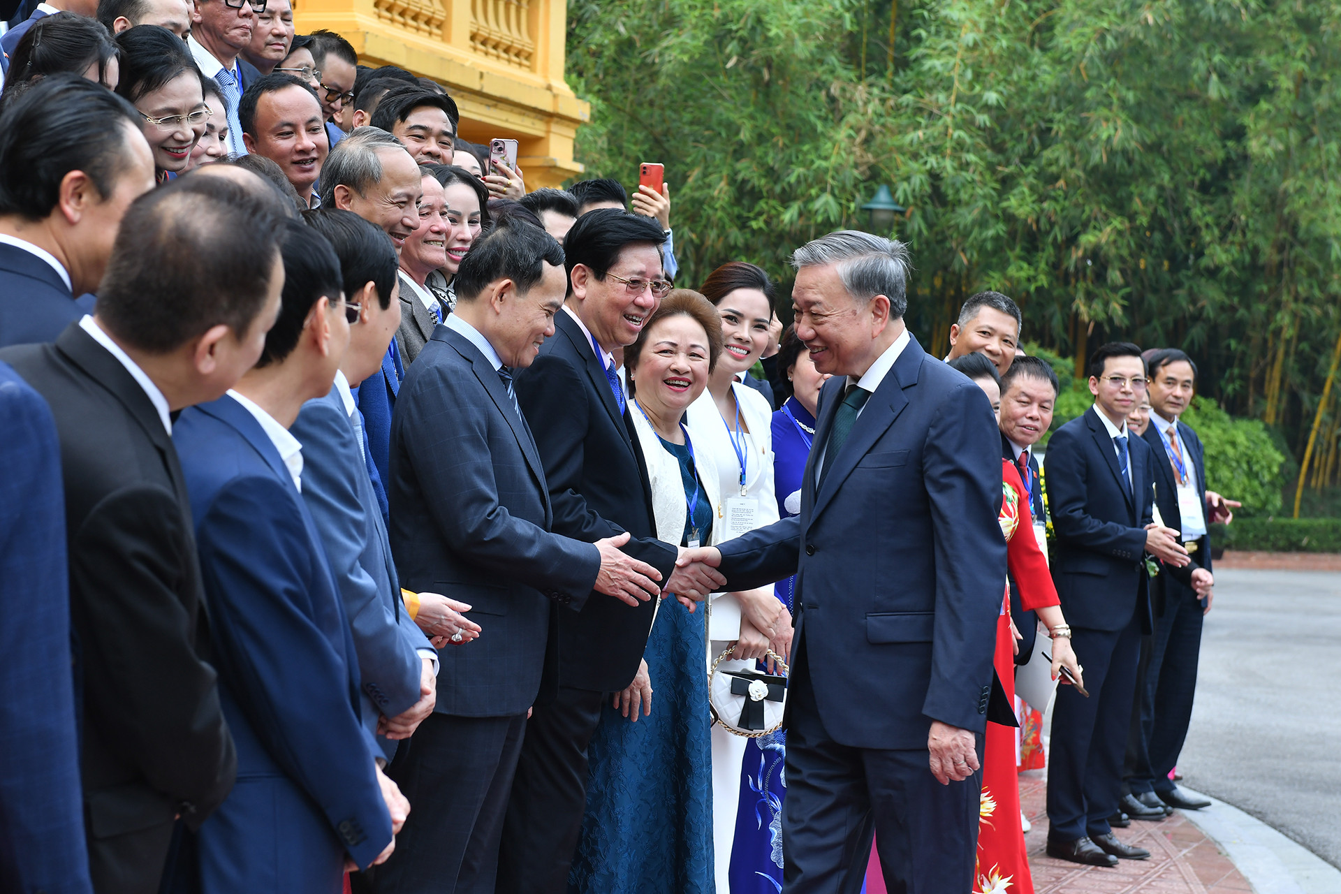 Tổng Bí thư, Chủ tịch nước Tô Lâm với các đại biểu doanh nhân tiêu biểu.