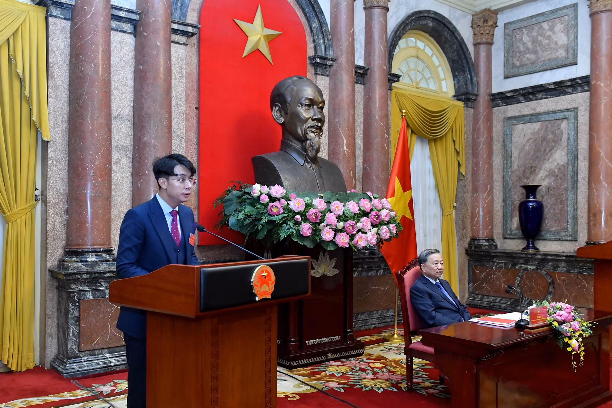 Đại biểu phát biểu tại buổi tiếp. Đại biểu phát biểu tại buổi tiếp.
