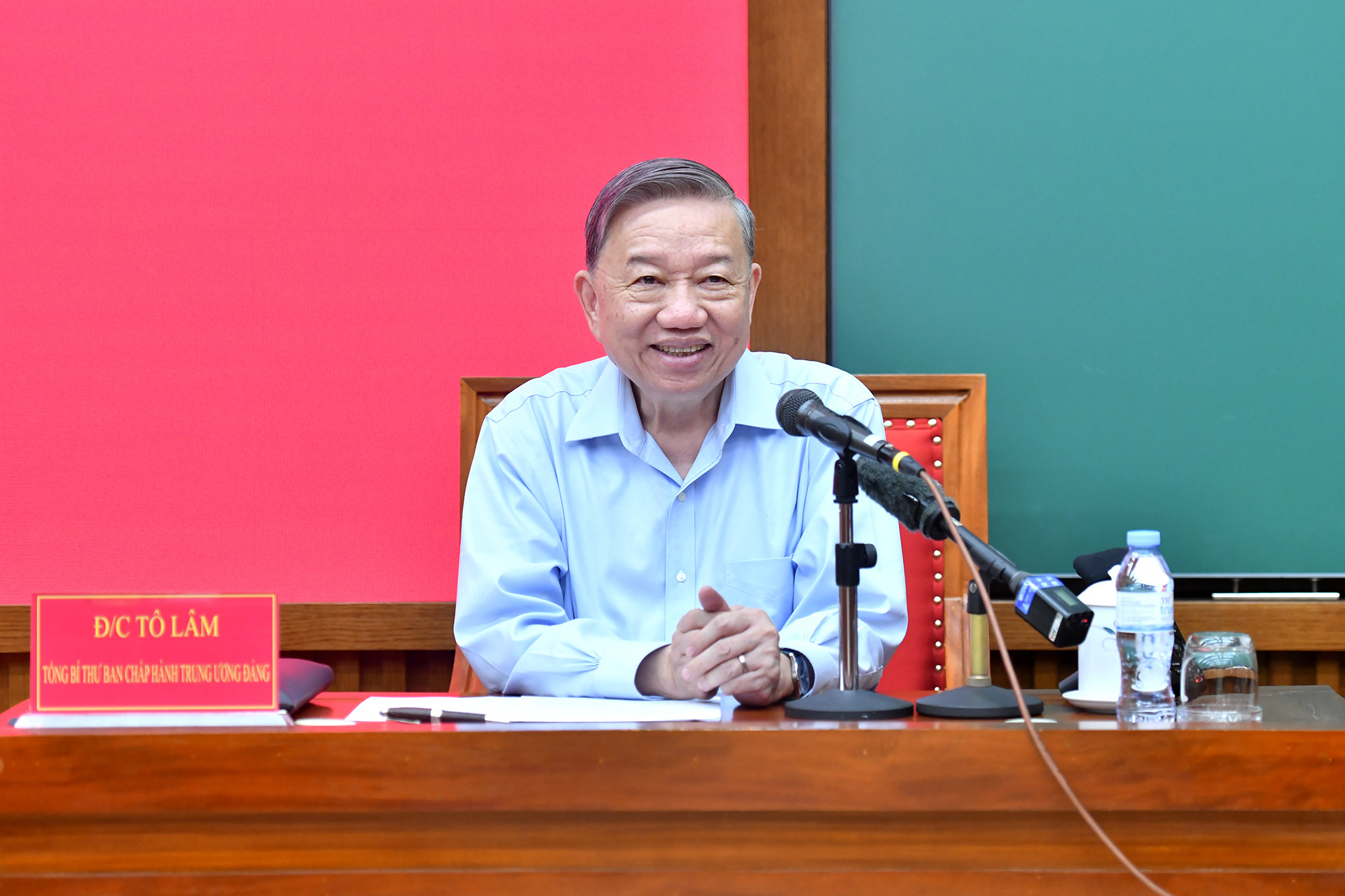 Giáo sư, Tiến sĩ Tô Lâm, Tổng Bí thư Ban Chấp hành Trung ương Đảng Cộng sản Việt Nam trao đổi chuyên đề về kỷ nguyên mới, kỷ nguyên vươn mình của dân tộc với các học viên Lớp bồi dưỡng, cập nhật kiến thức, kỹ năng đối với cán bộ quy hoạch Ủy viên Ban Chấp hành Trung ương Đảng khóa XIV (lớp 3).