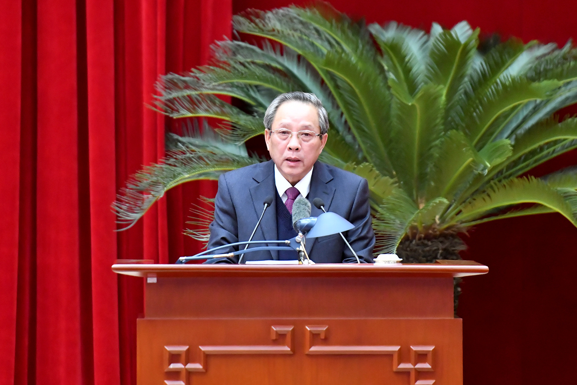 Đồng chí Hoàng Đăng Quang, Ủy viên Trung ương Đảng, Phó trưởng ban Thường trực Ban Tổ chức Trung ương trình bày báo cáo tại hội nghị.