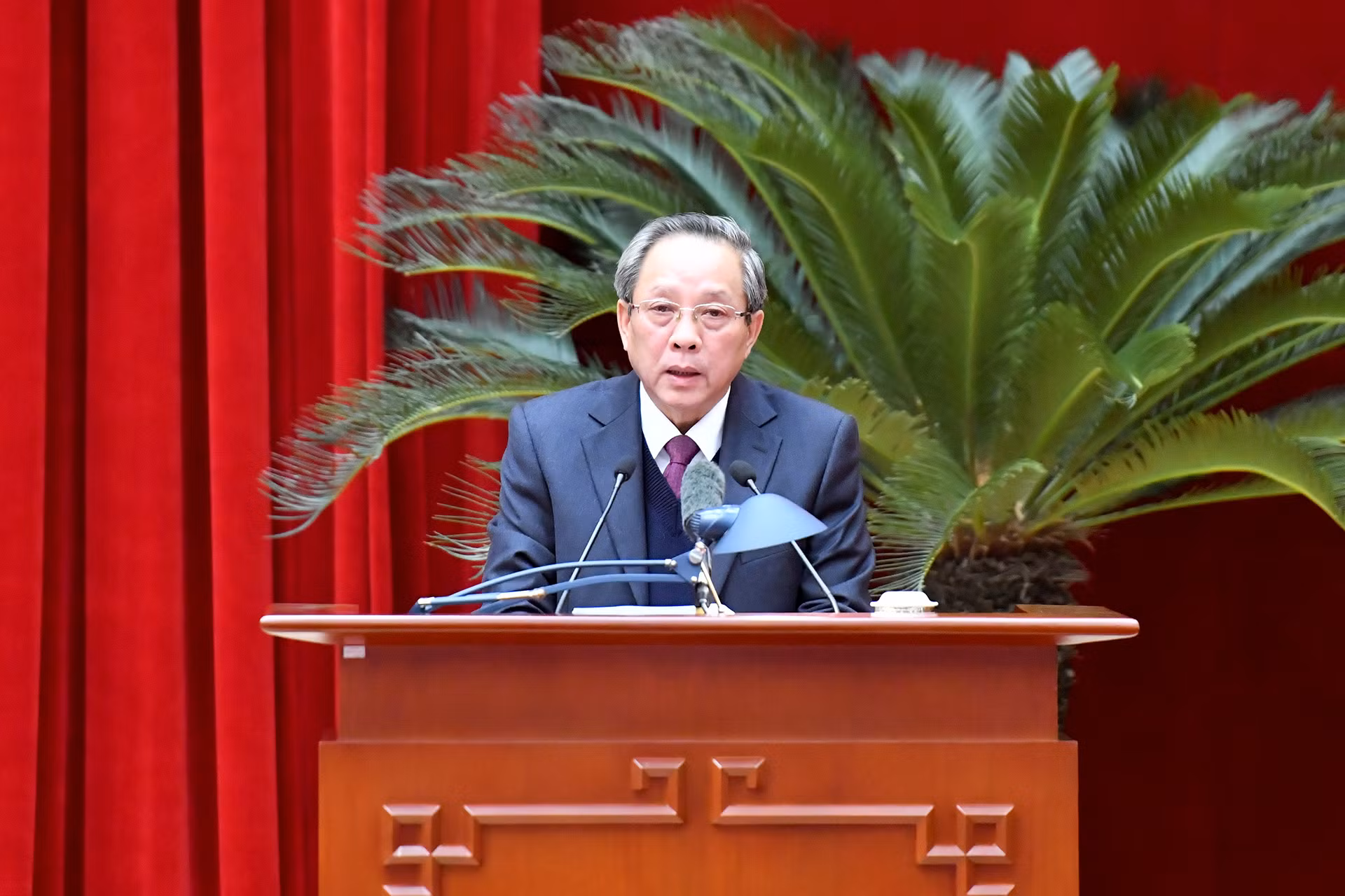 Đồng chí Hoàng Đăng Quang, Ủy viên Trung ương Đảng, Phó trưởng ban Thường trực Ban Tổ chức Trung ương trình bày báo cáo tại hội nghị.