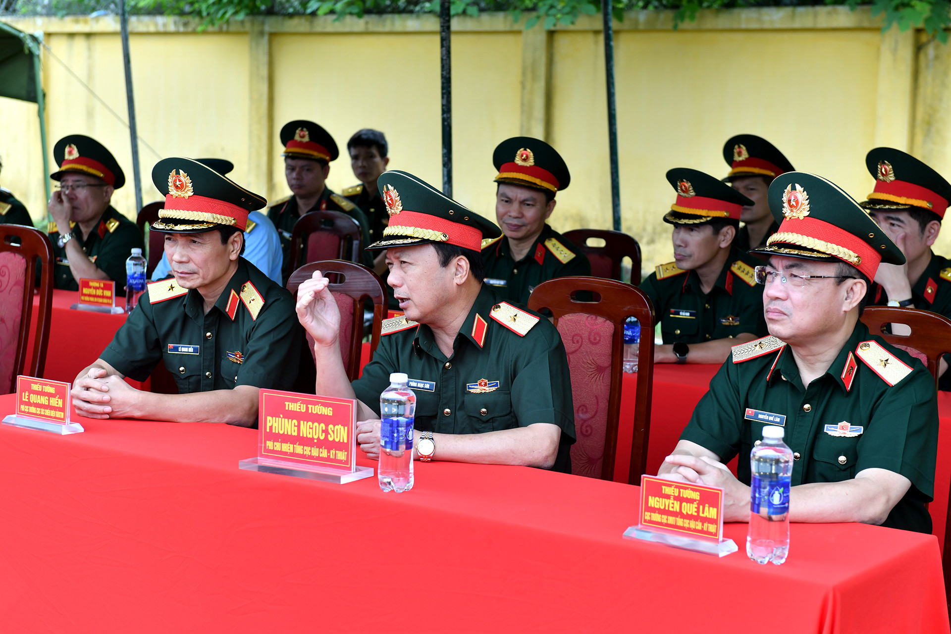 Thiếu tướng Phùng Ngọc Sơn, Phó Chủ nhiệm, Tham mưu trưởng Tổng cục Hậu cần-Kỹ thuật (Bộ Quốc phòng) dự và chỉ đạo chương trình.