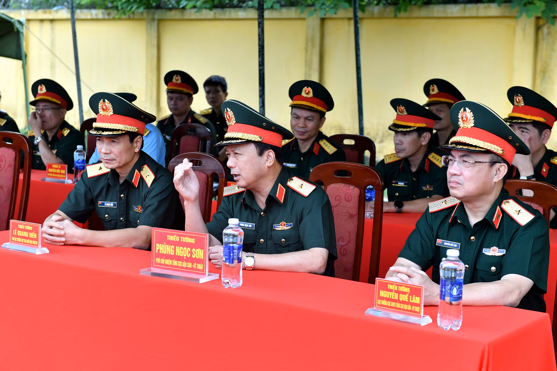 Thiếu tướng Phùng Ngọc Sơn, Phó Chủ nhiệm, Tham mưu trưởng Tổng cục Hậu cần-Kỹ thuật (Bộ Quốc phòng) dự và chỉ đạo chương trình.