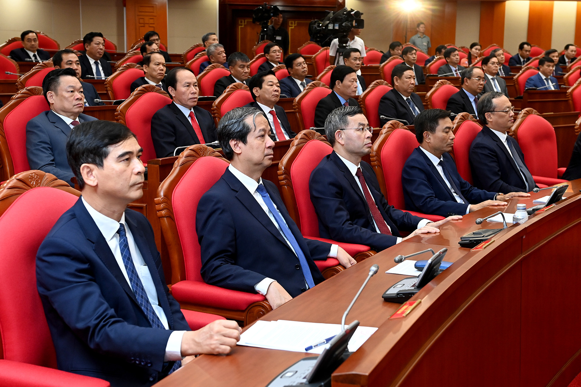 Các đại biểu tham dự phiên bế mạc.