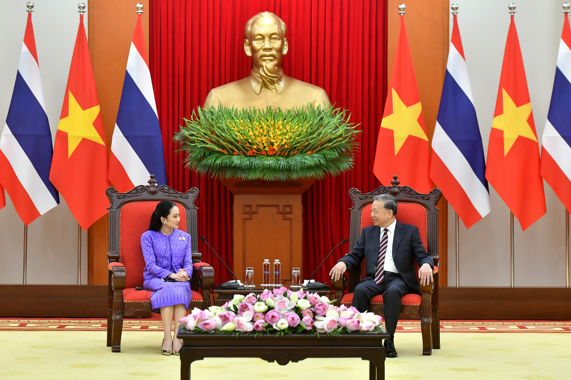 Tổng Bí thư Tô Lâm với Thủ tướng Vương quốc Thái Lan Paetongtarn Shinawatra.