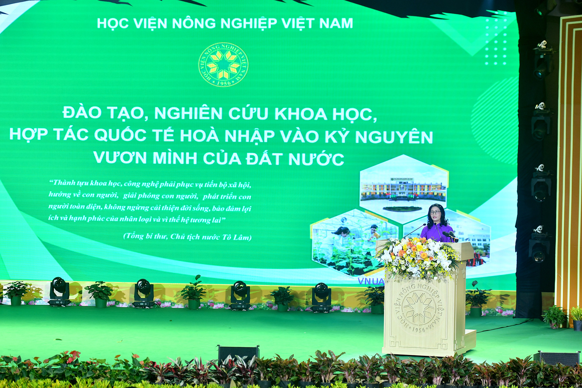 Giáo sư, Tiến sĩ Nguyễn Thị Lan, Giám đốc Học viện Nông nghiệp Việt Nam phát biểu.