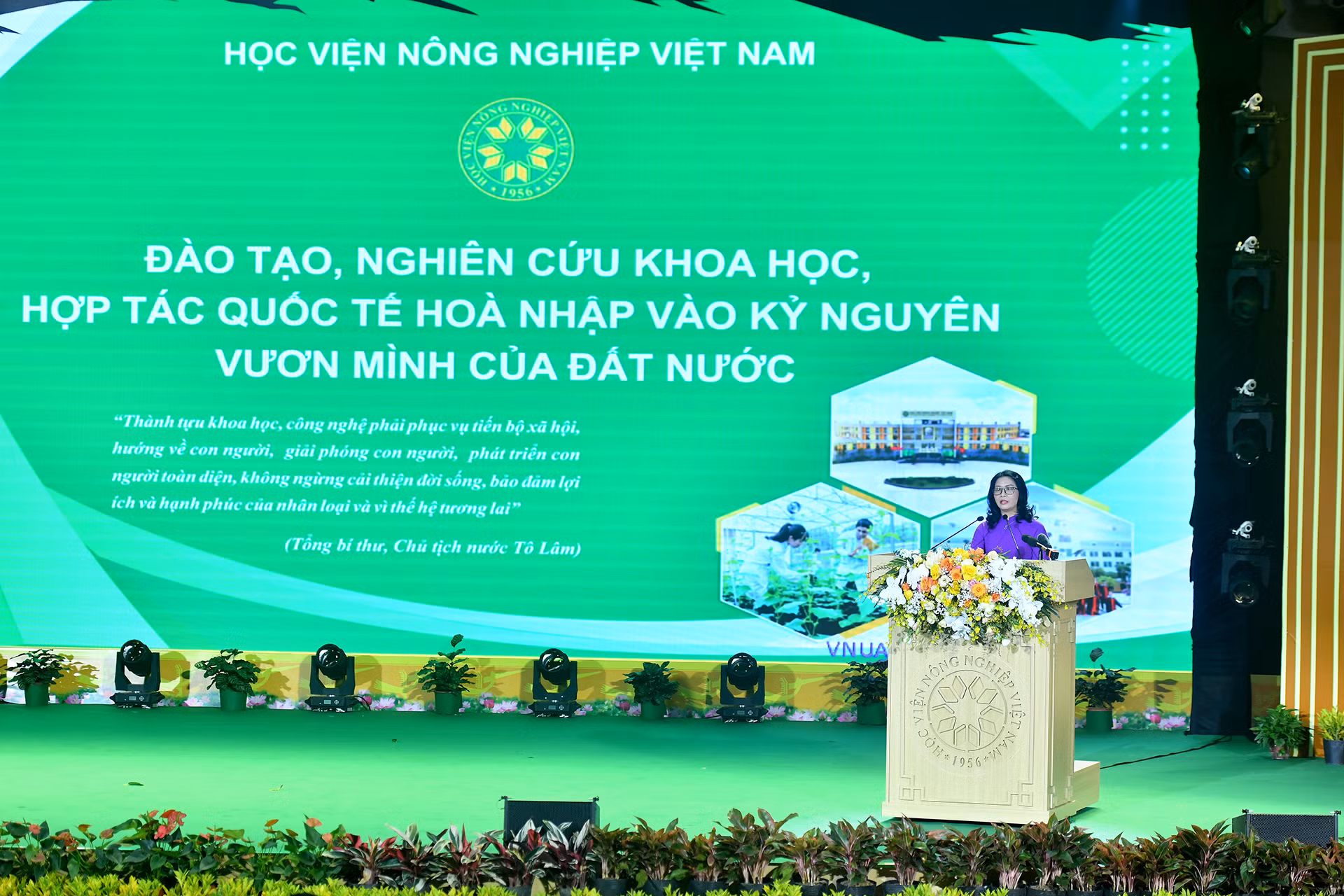 Giáo sư, Tiến sĩ Nguyễn Thị Lan, Giám đốc Học viện Nông nghiệp Việt Nam phát biểu.