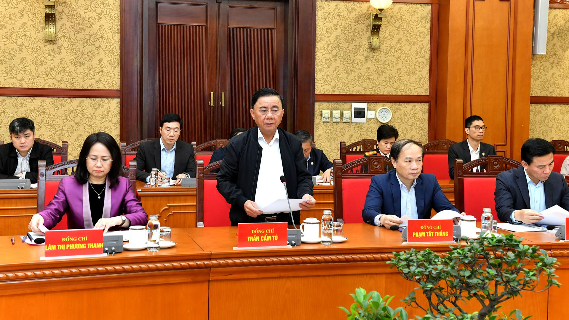 Thường trực Ban Bí thư Trần Cẩm Tú chủ trì Phiên họp thứ ba Tiểu ban Tổ chức phục vụ Đại hội XIV của Đảng.