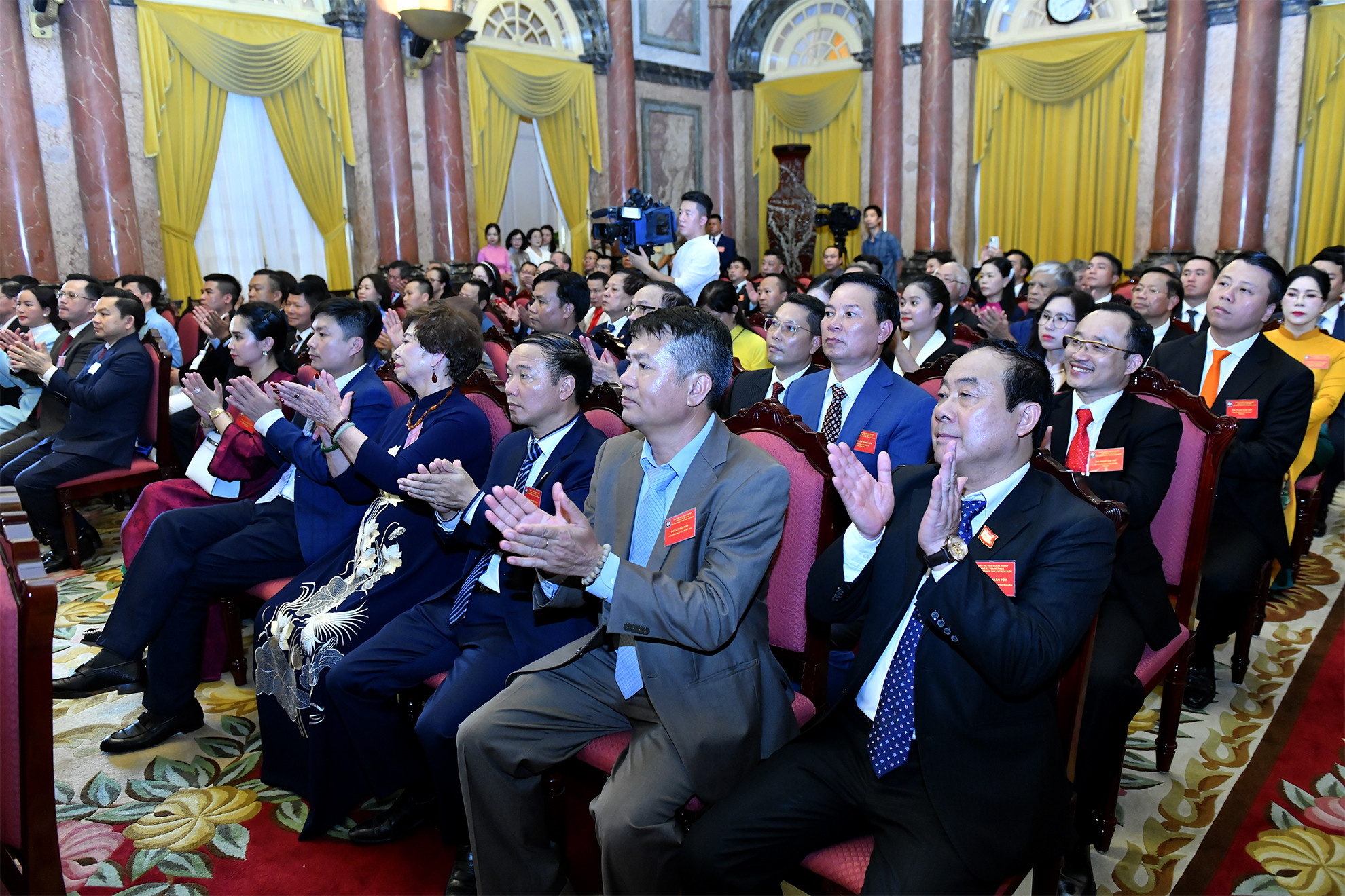 Các đại biểu tham dự buổi tiếp. Các đại biểu tham dự buổi tiếp.