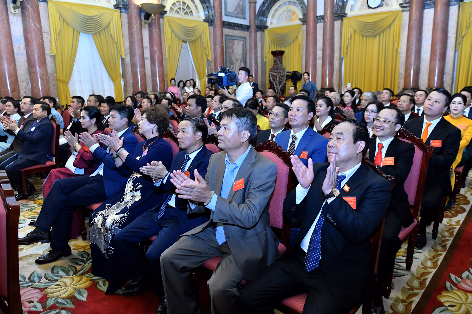 Các đại biểu tham dự buổi tiếp. Các đại biểu tham dự buổi tiếp.