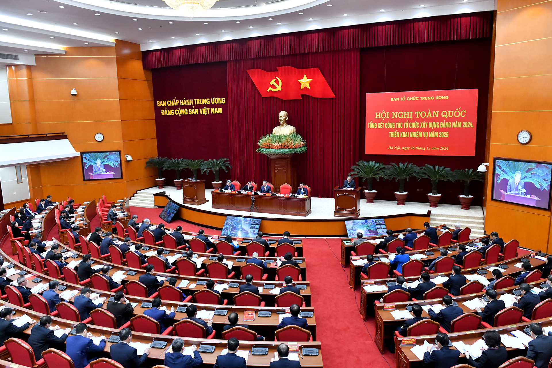 Hội nghị toàn quốc tổng kết công tác tổ chức xây dựng Đảng năm 2024 và triển khai nhiệm vụ năm 2025.