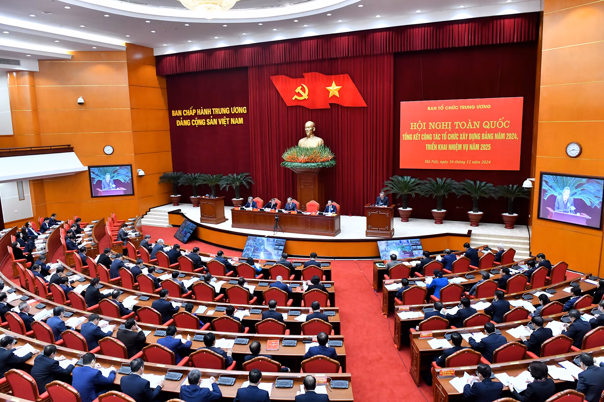 Hội nghị toàn quốc tổng kết công tác tổ chức xây dựng Đảng năm 2024 và triển khai nhiệm vụ năm 2025.