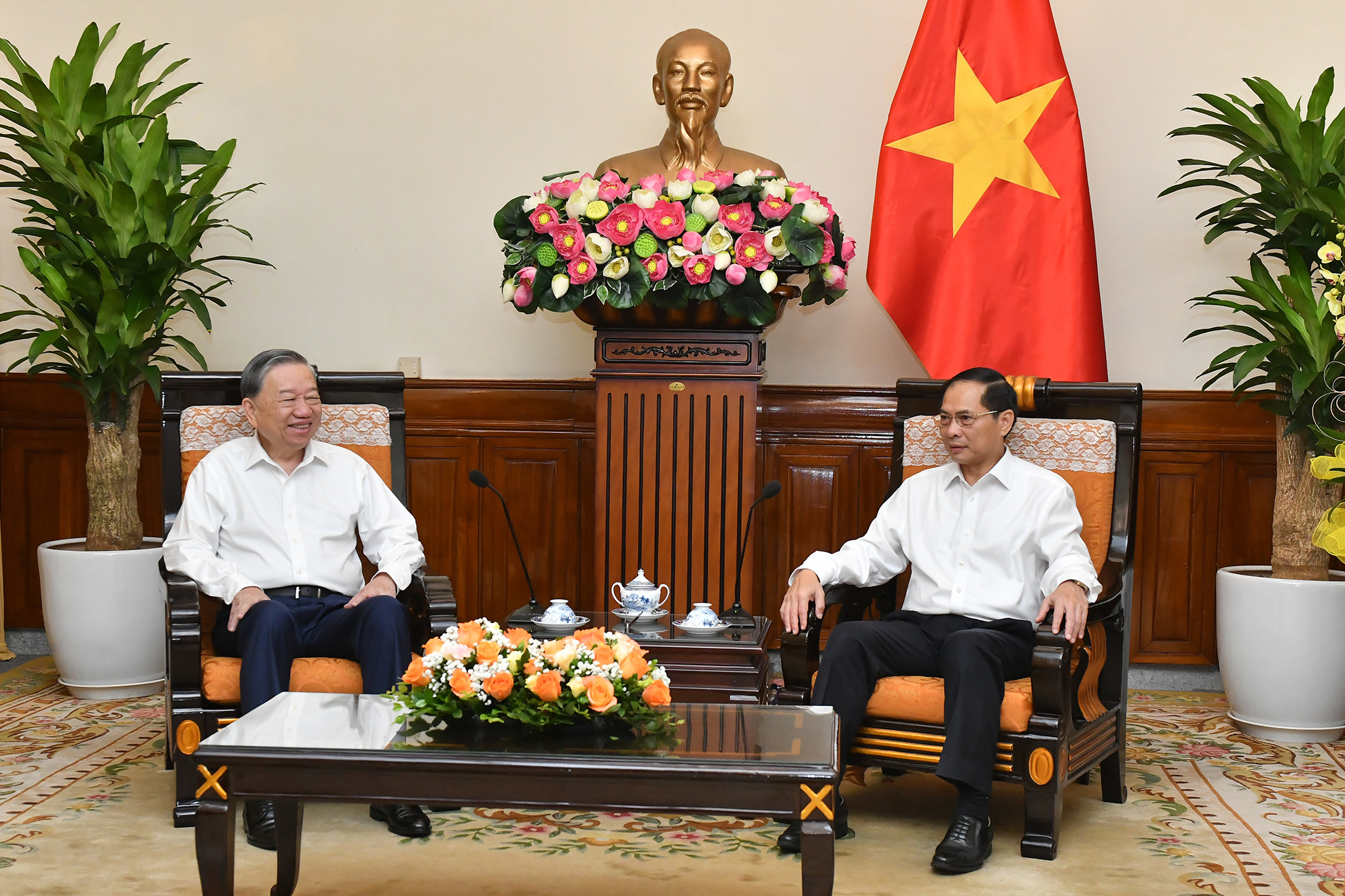 Tổng Bí thư, Chủ tịch nước Tô Lâm làm việc với Ban Cán sự Đảng Bộ Ngoại giao.