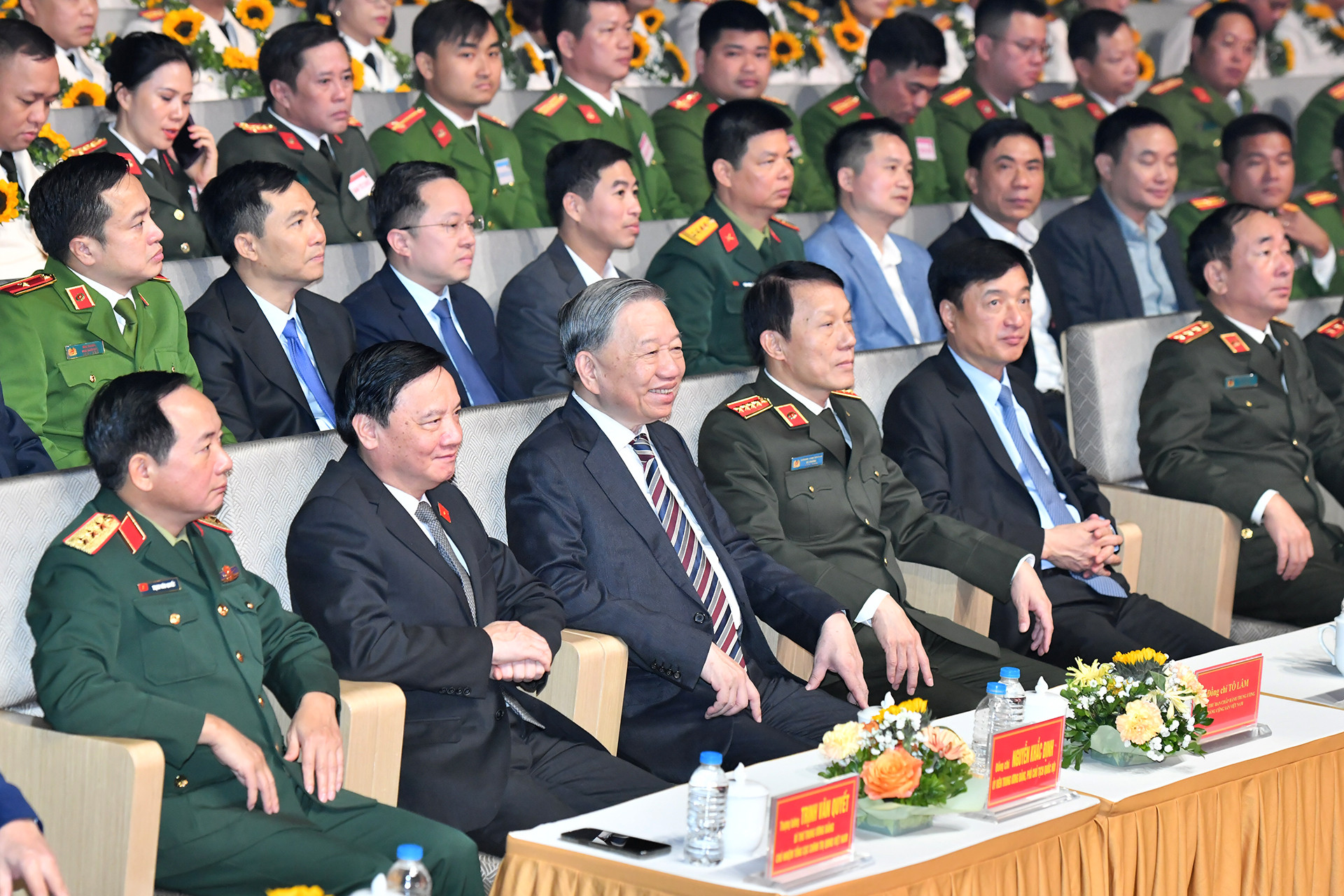 Tổng Bí thư Tô Lâm và các đại biểu dự chương trình gặp mặt.