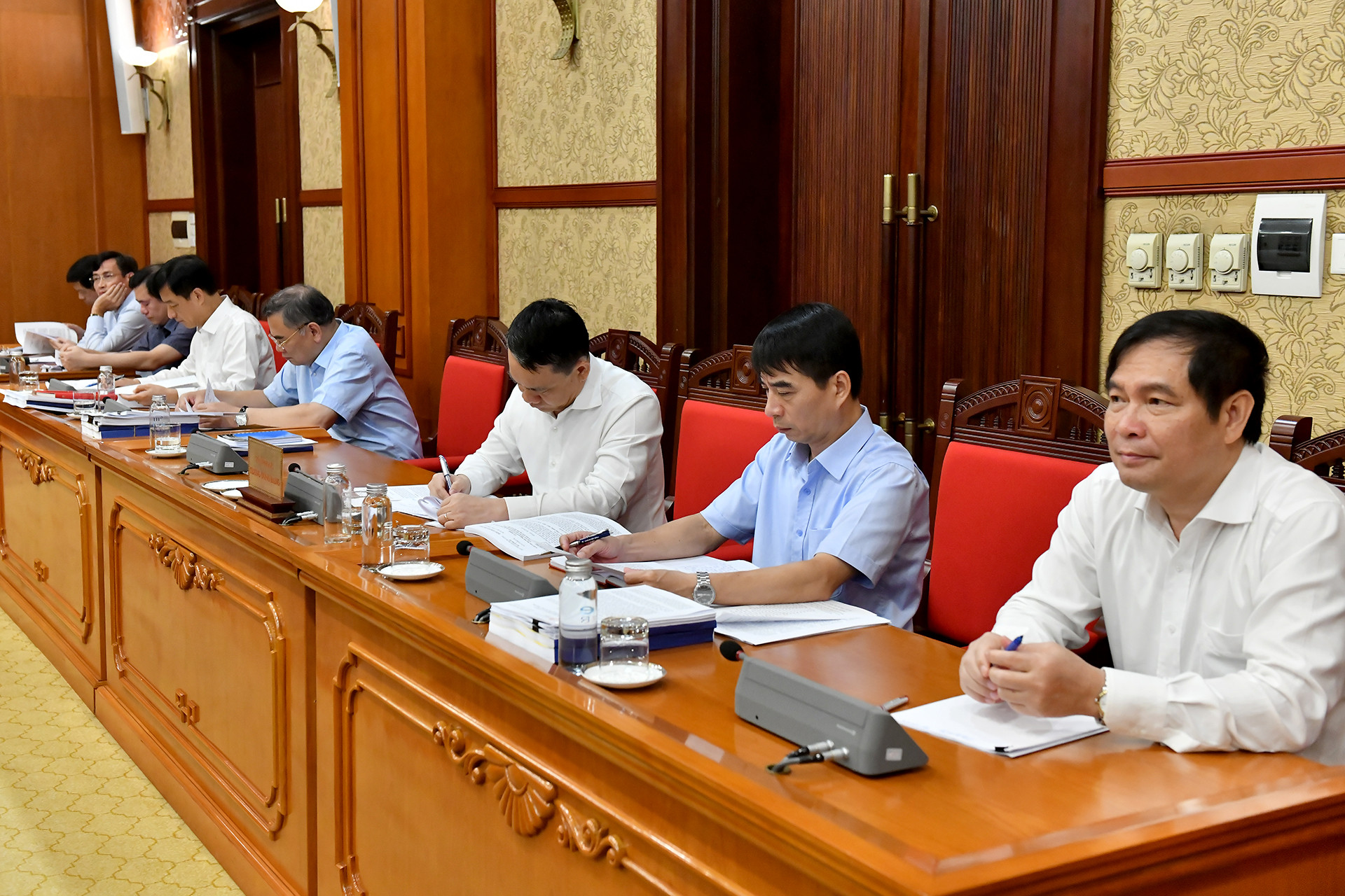 Các đại biểu tham dự cuộc họp.