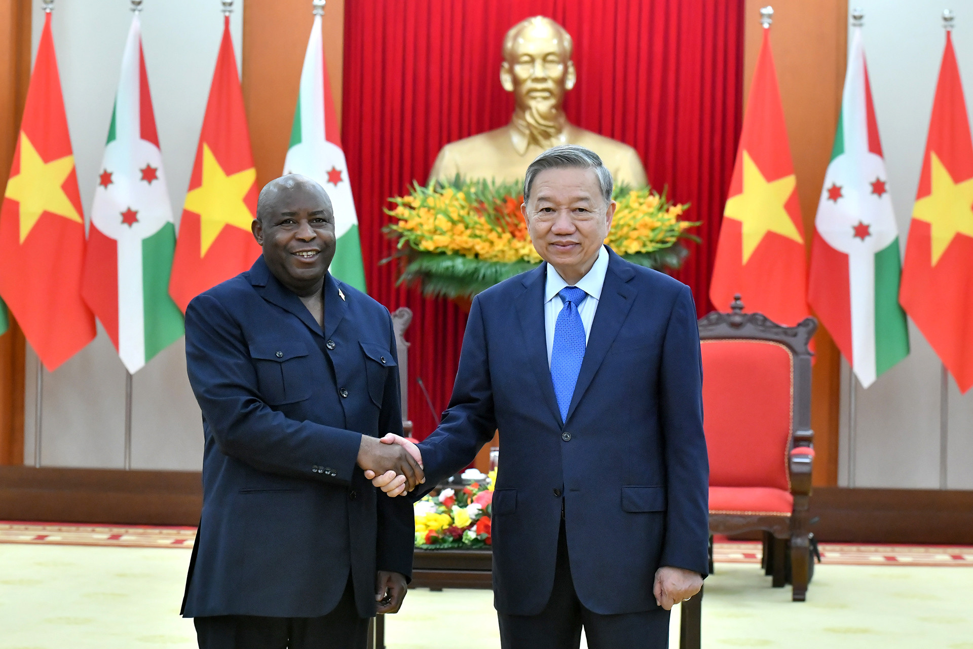 Tổng Bí thư Tô Lâm và Tổng thống Cộng hòa Burundi Évariste Ndayishimiye.